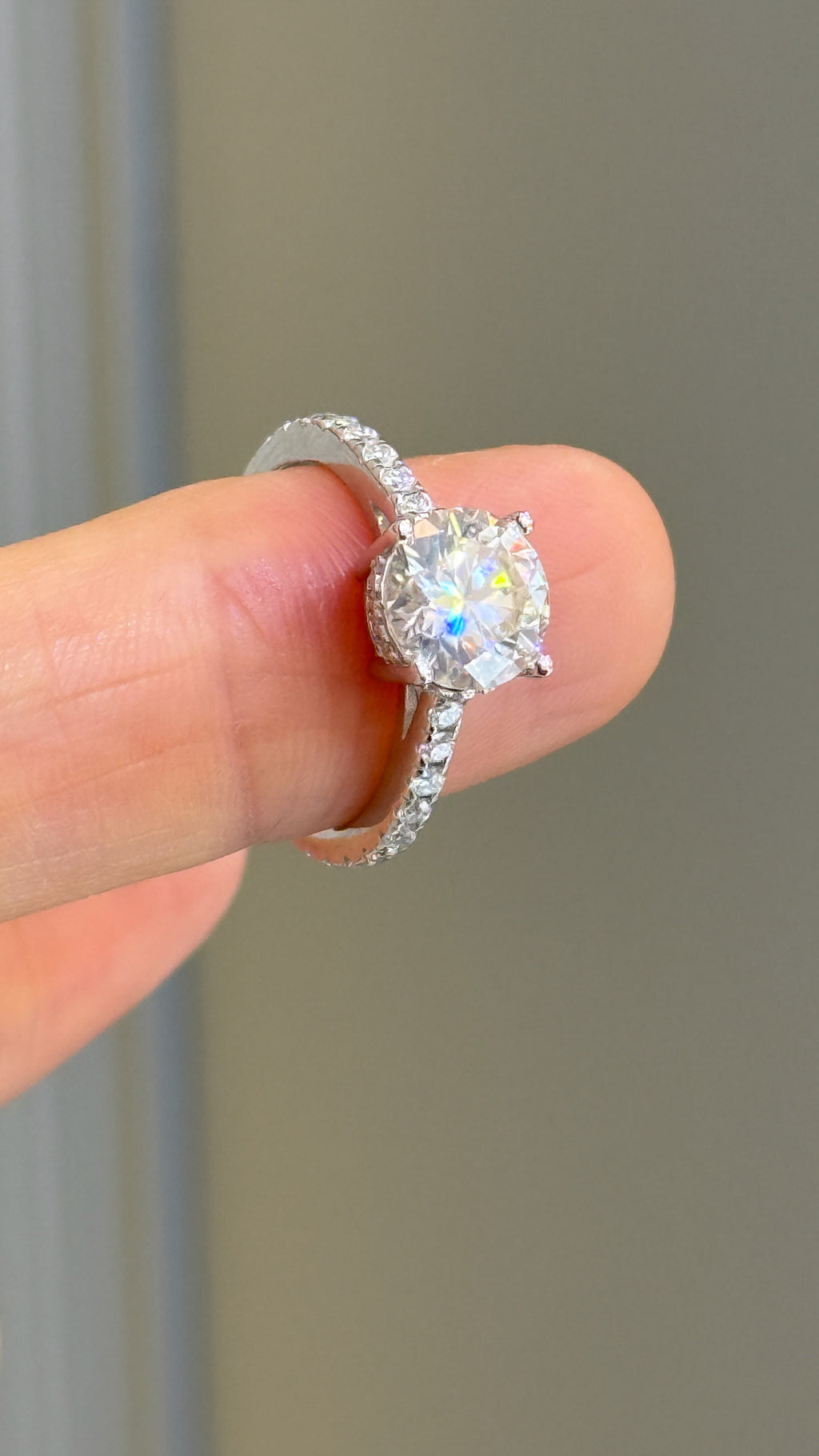 Mozanit Yuvarlak Kesim Tektaş Yüzük