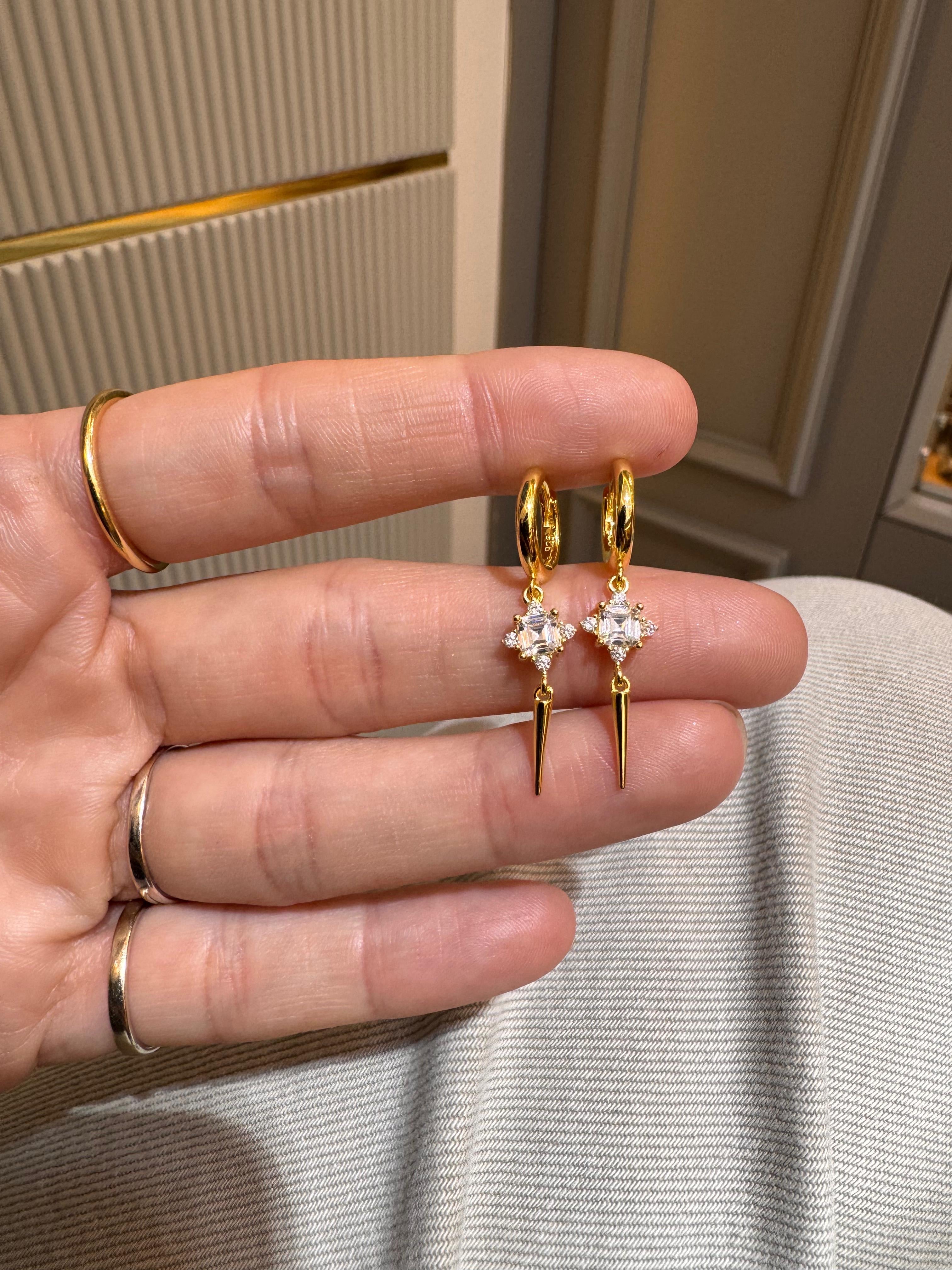 Tina Kurşun detaylı Altın kaplama Gümüş Küpe