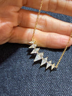 Leoni Üçgen detaylı Altın kaplama Gümüş Kolye