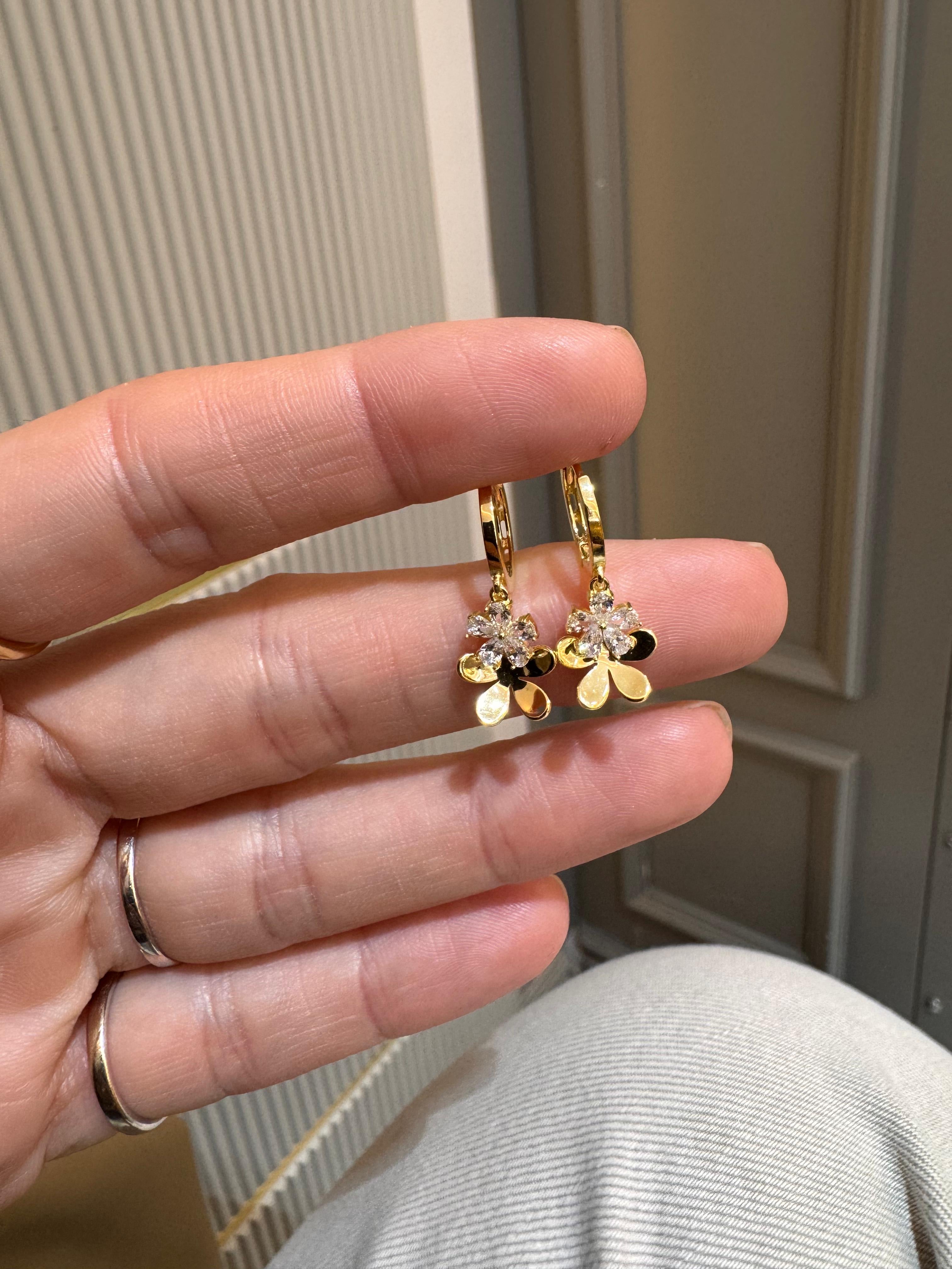 Tina çicek detaylı Altın kaplama Gümüş Küpe