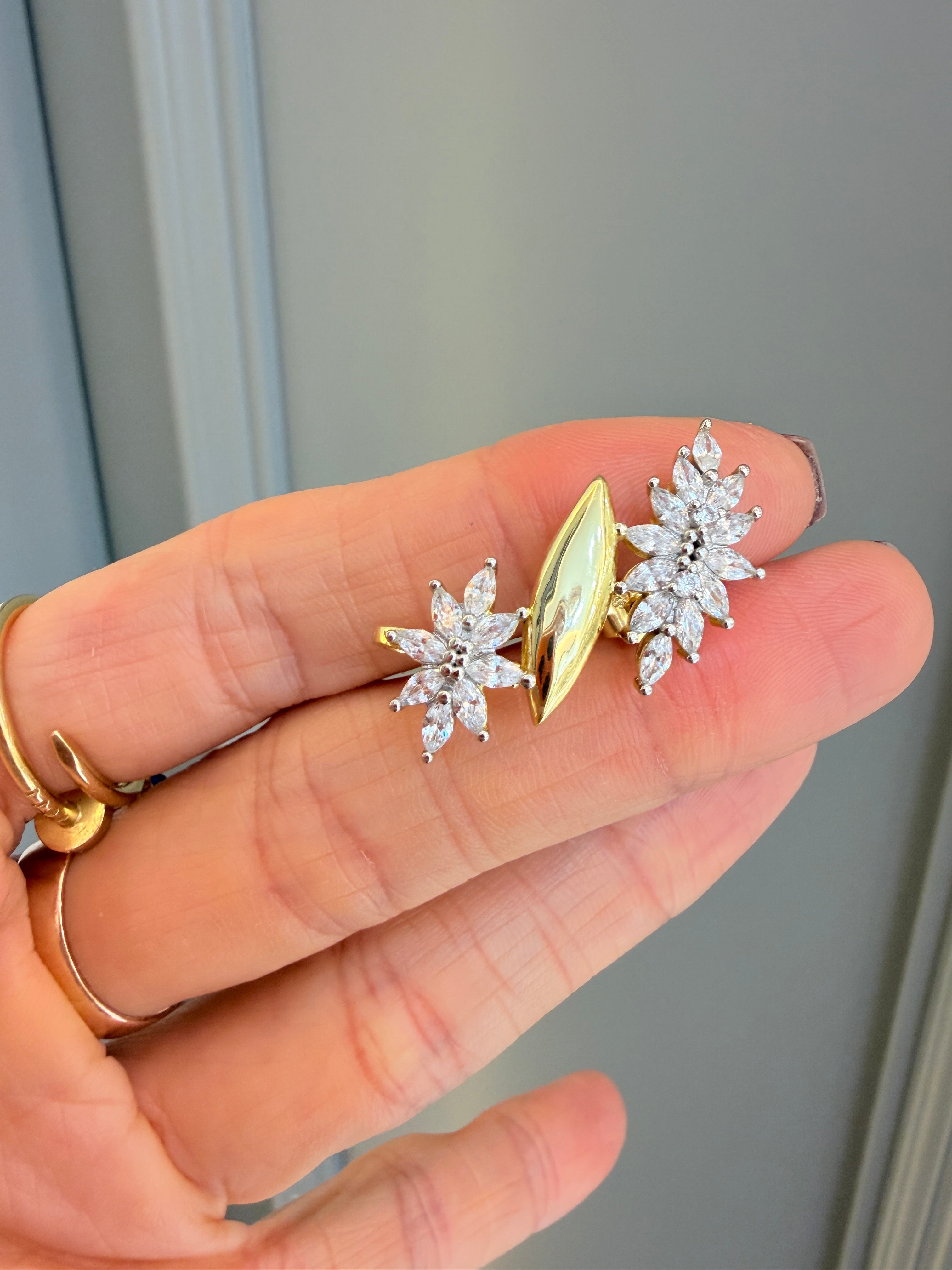 Leo Flower Cufflı Küpe