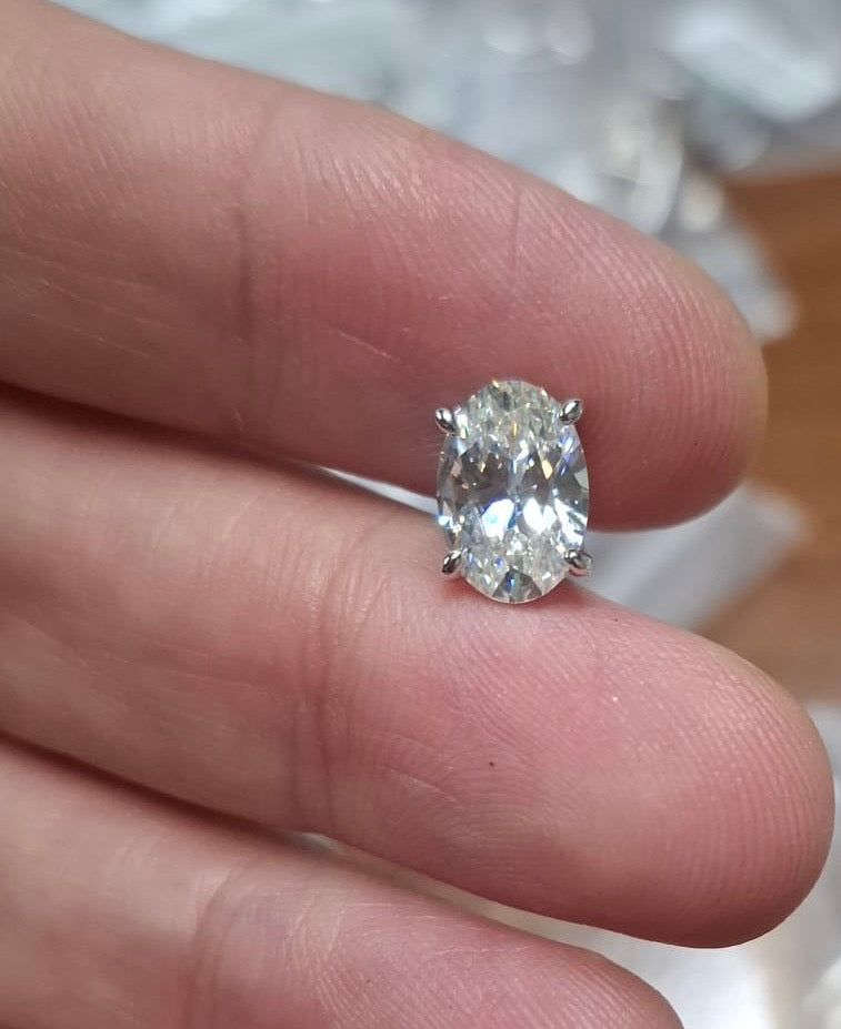 G Colour Ovale 7 mm Pimli Küpe 1,5 ct
