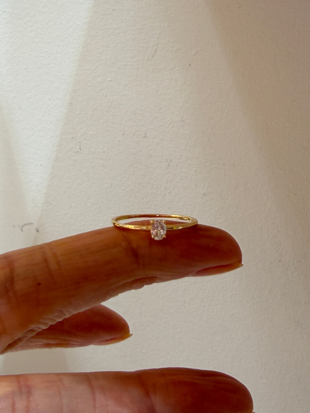 Tina Minimal Oval Taşlı Yüzük