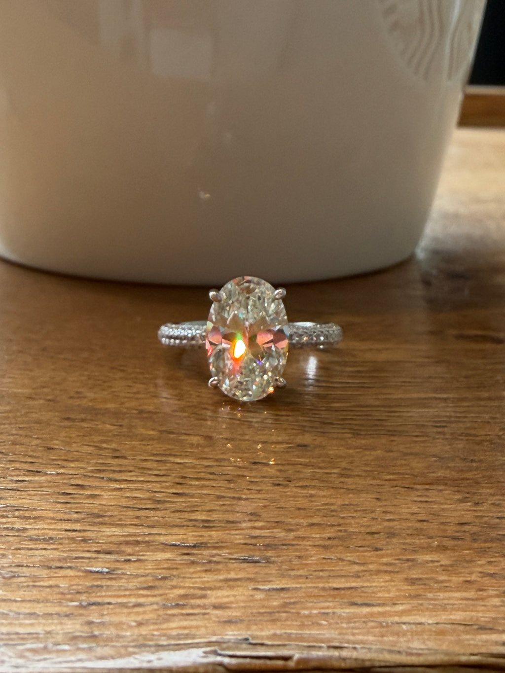 Leonie G Colour Oval Kesim Tektaş Yüzük