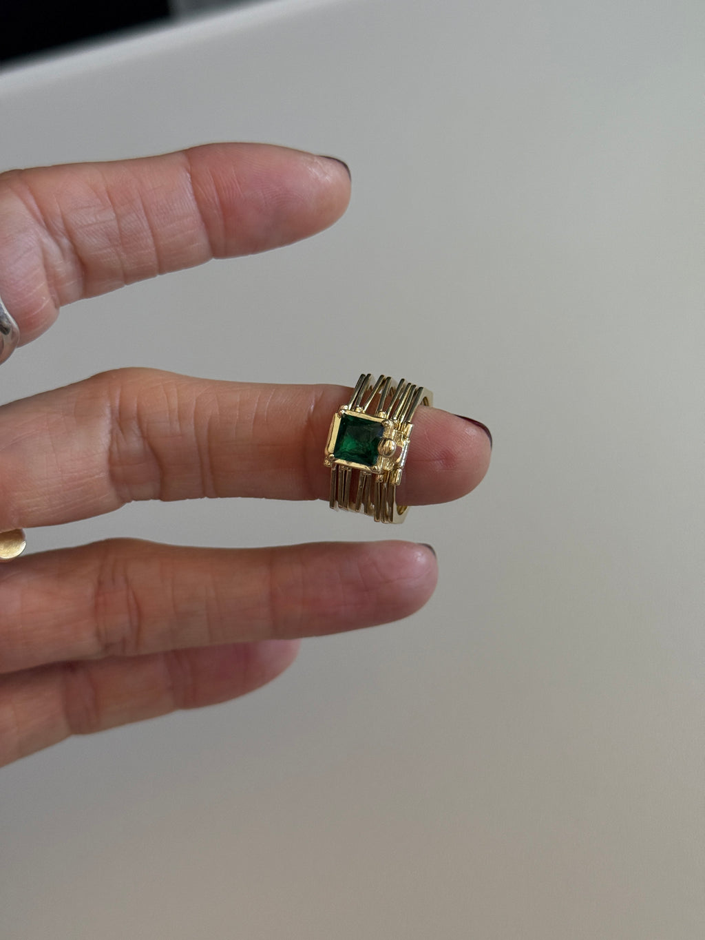 Carla Baget Taş Açılır Bileklik Yüzük