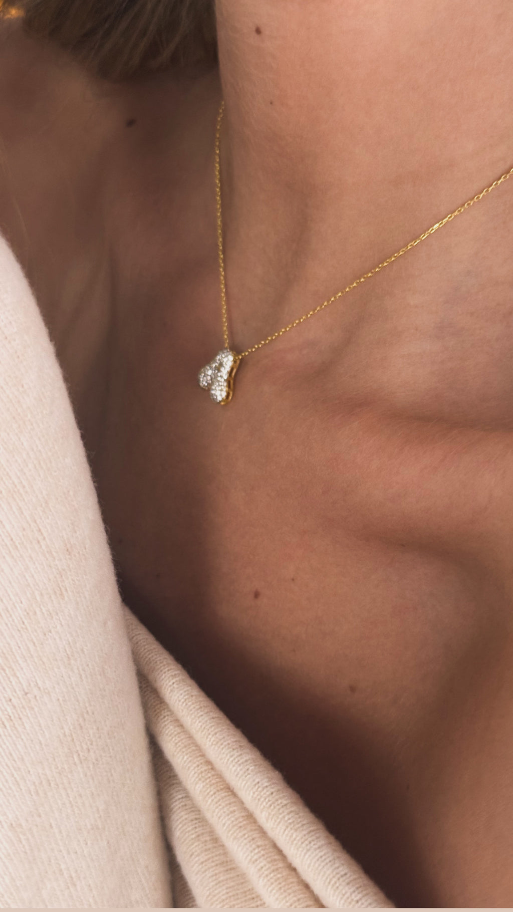 Becca Mikro Harf Kolye