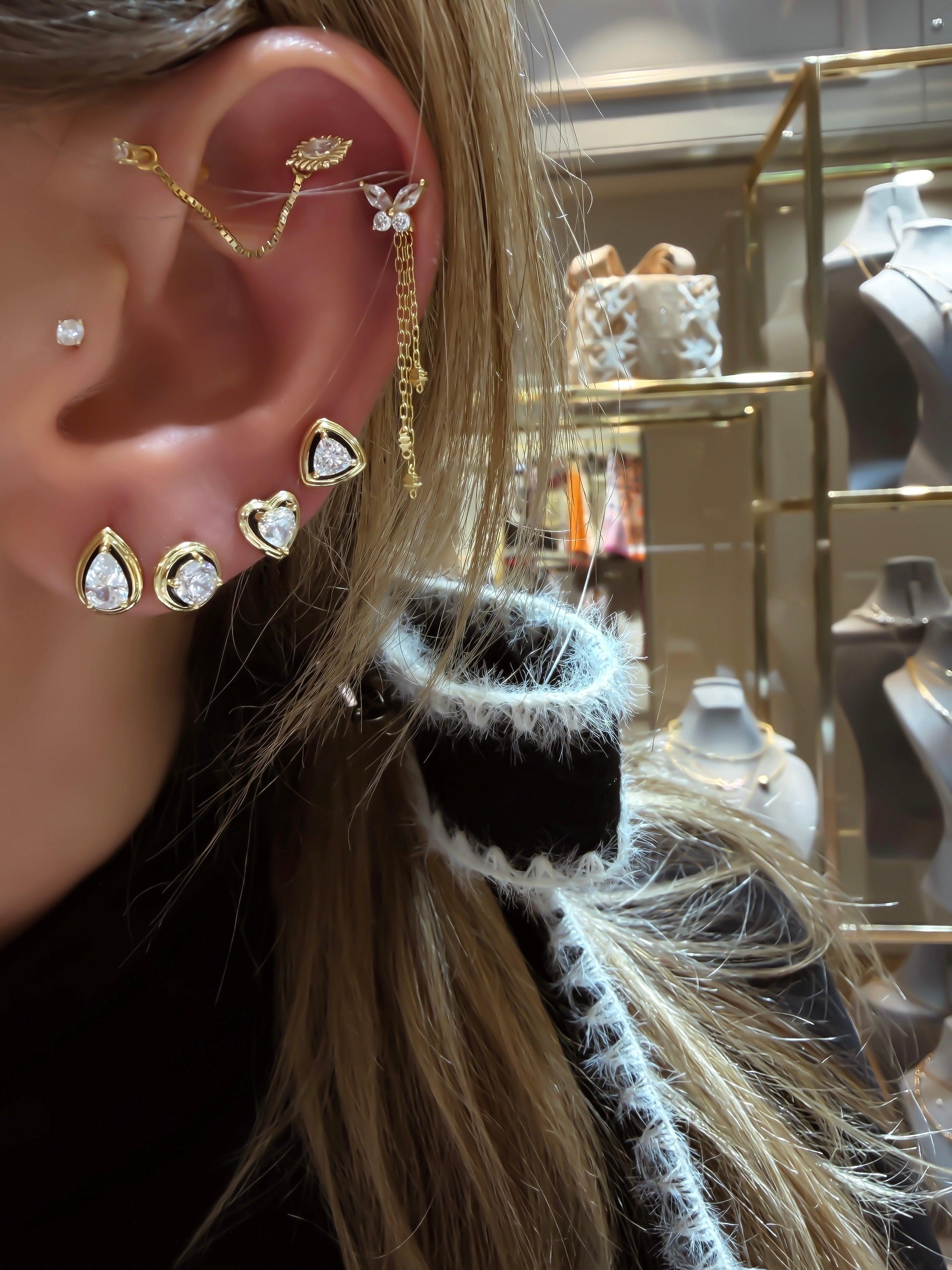 Kate Kelebek  Zincir Detaylı Gold Kaplama Gümüş Piercing Küpe