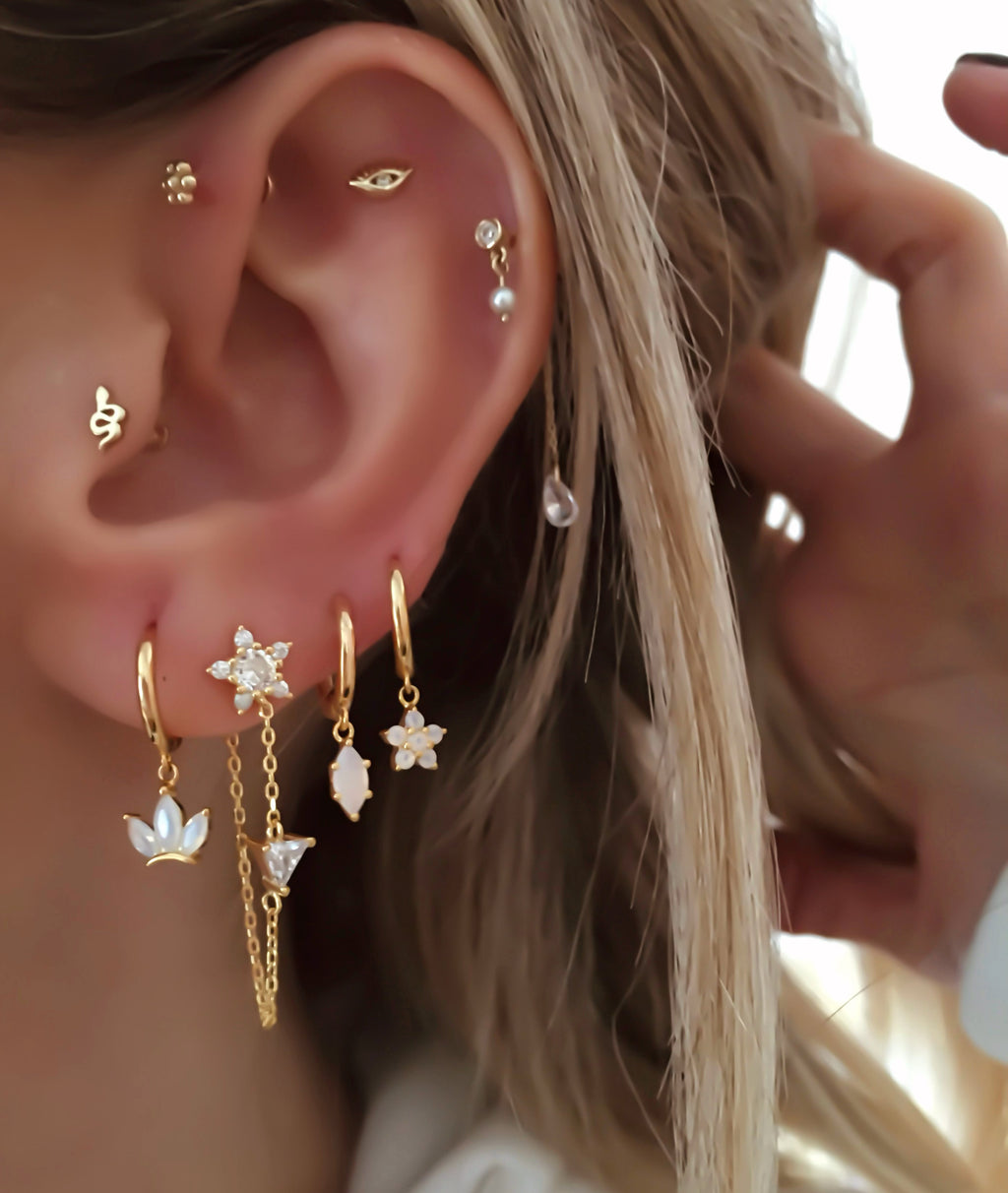 Ashly Star Short Chain Earrings