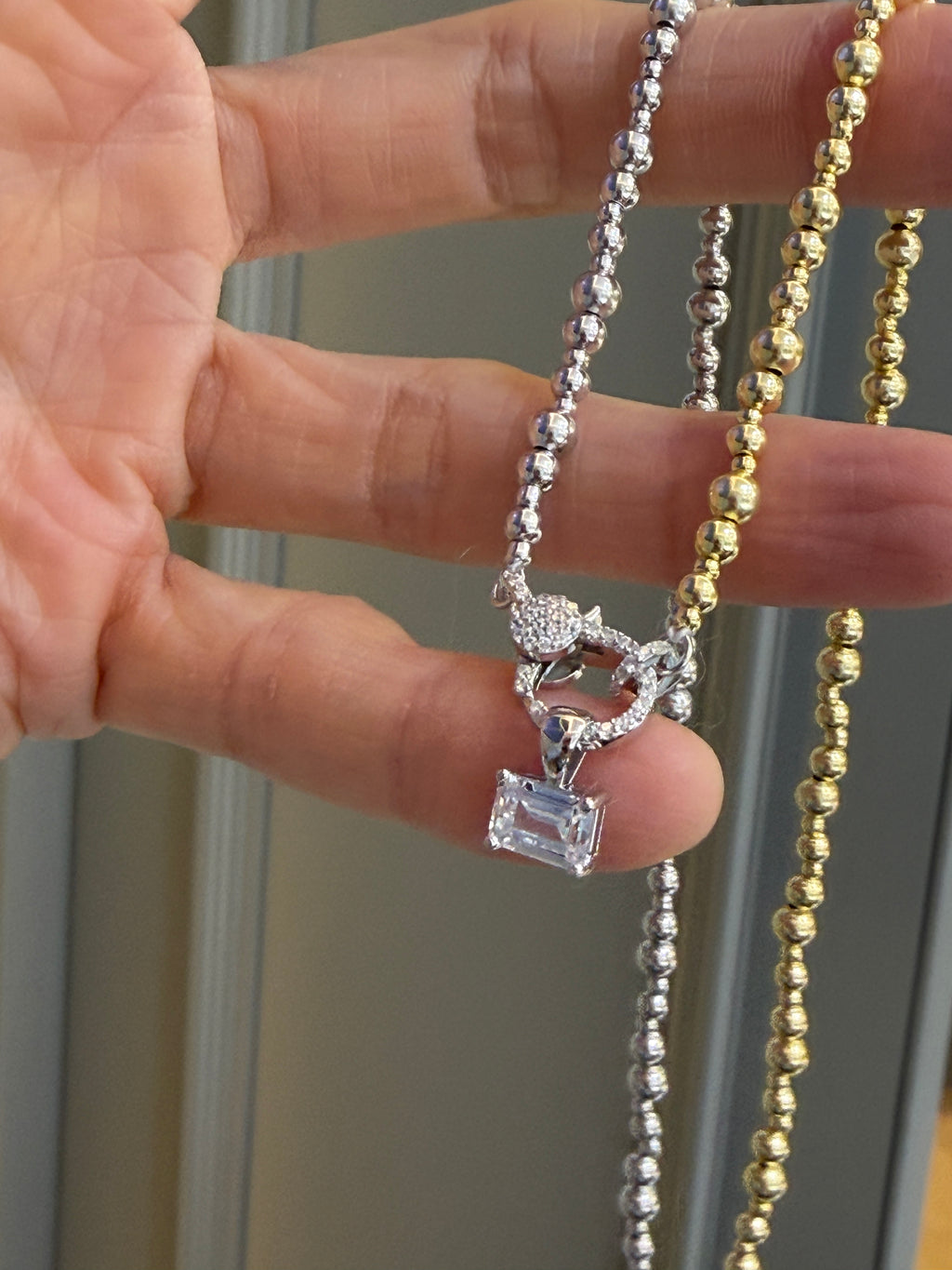 Lucca Baget Taşlı Top Zincir  Kolye