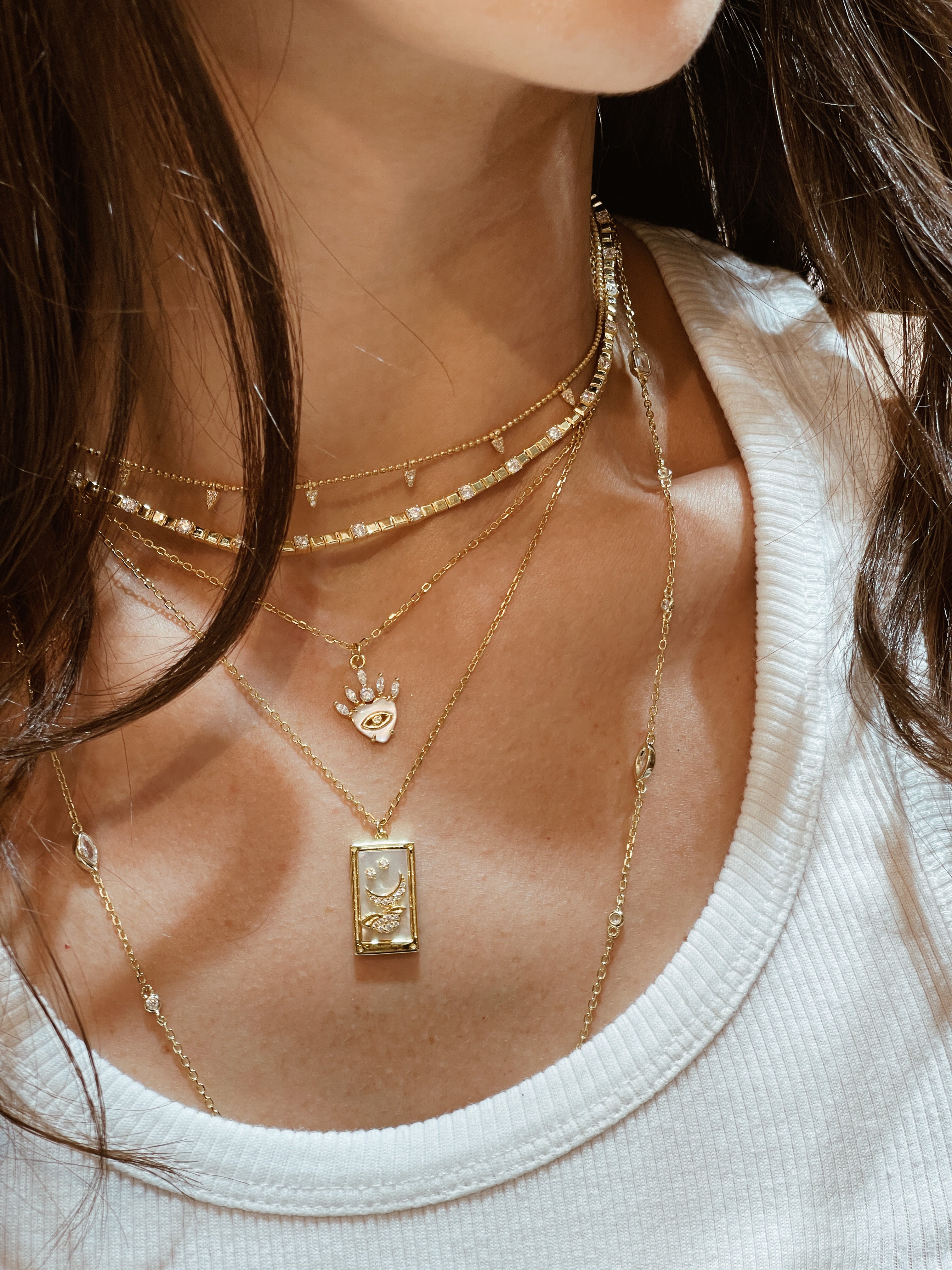 قلادة لورا مون 1