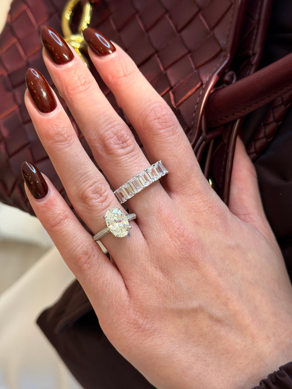 Leonie G Colour Oval Kesim Tektaş Yüzük