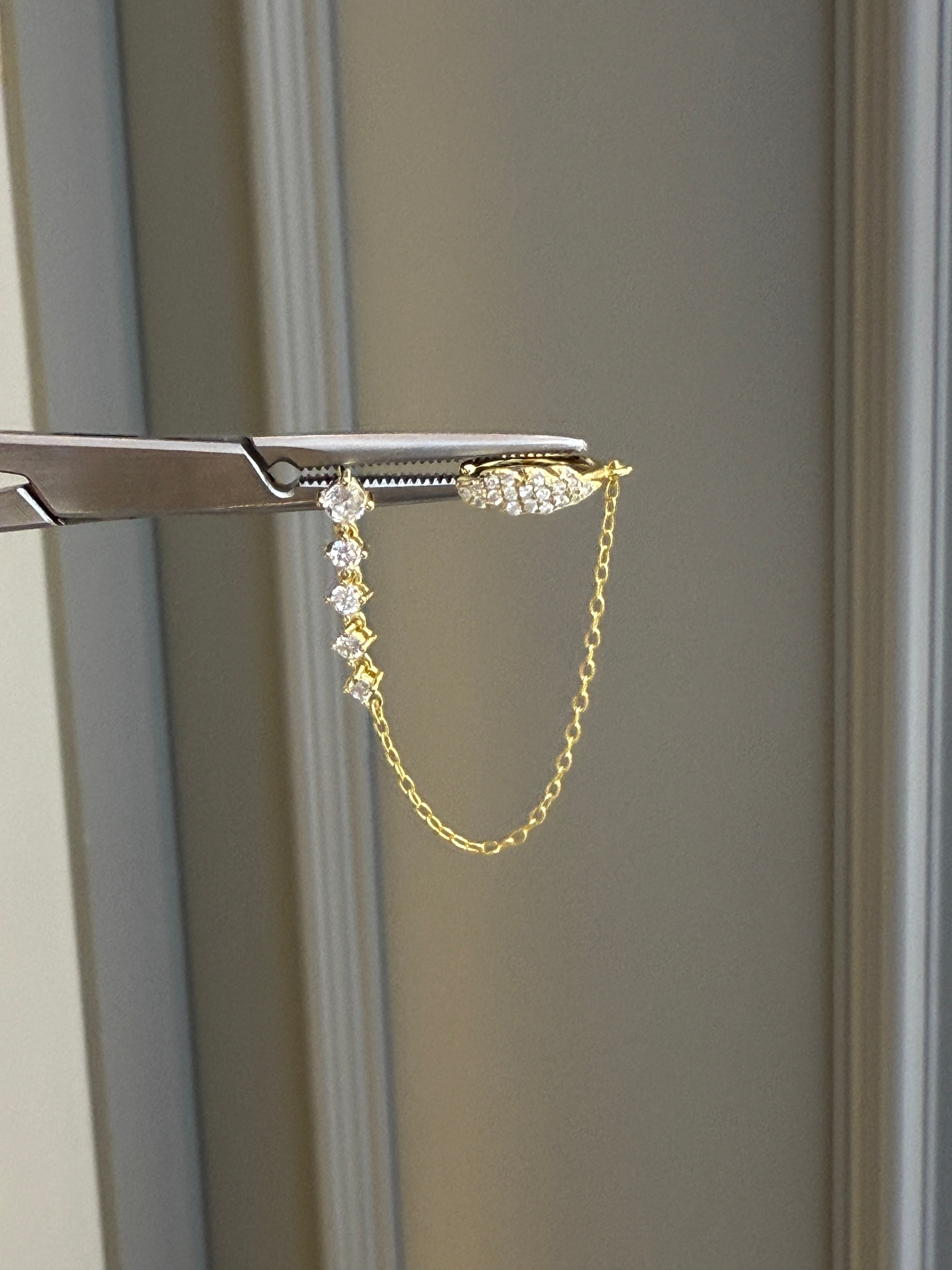 Carla Yaprak Detaylı Cuff Küpe