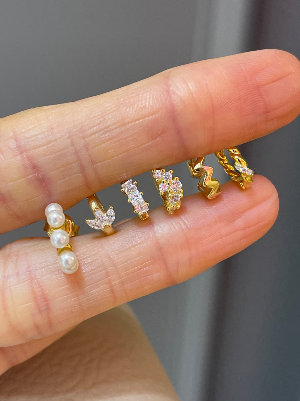 Holly Mini Pearl Earrings