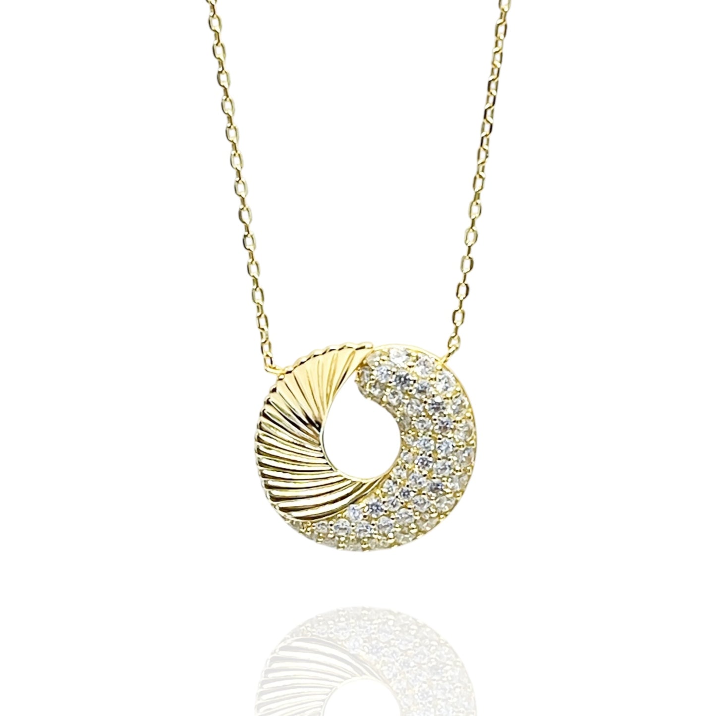 Vanessa Round Necklace