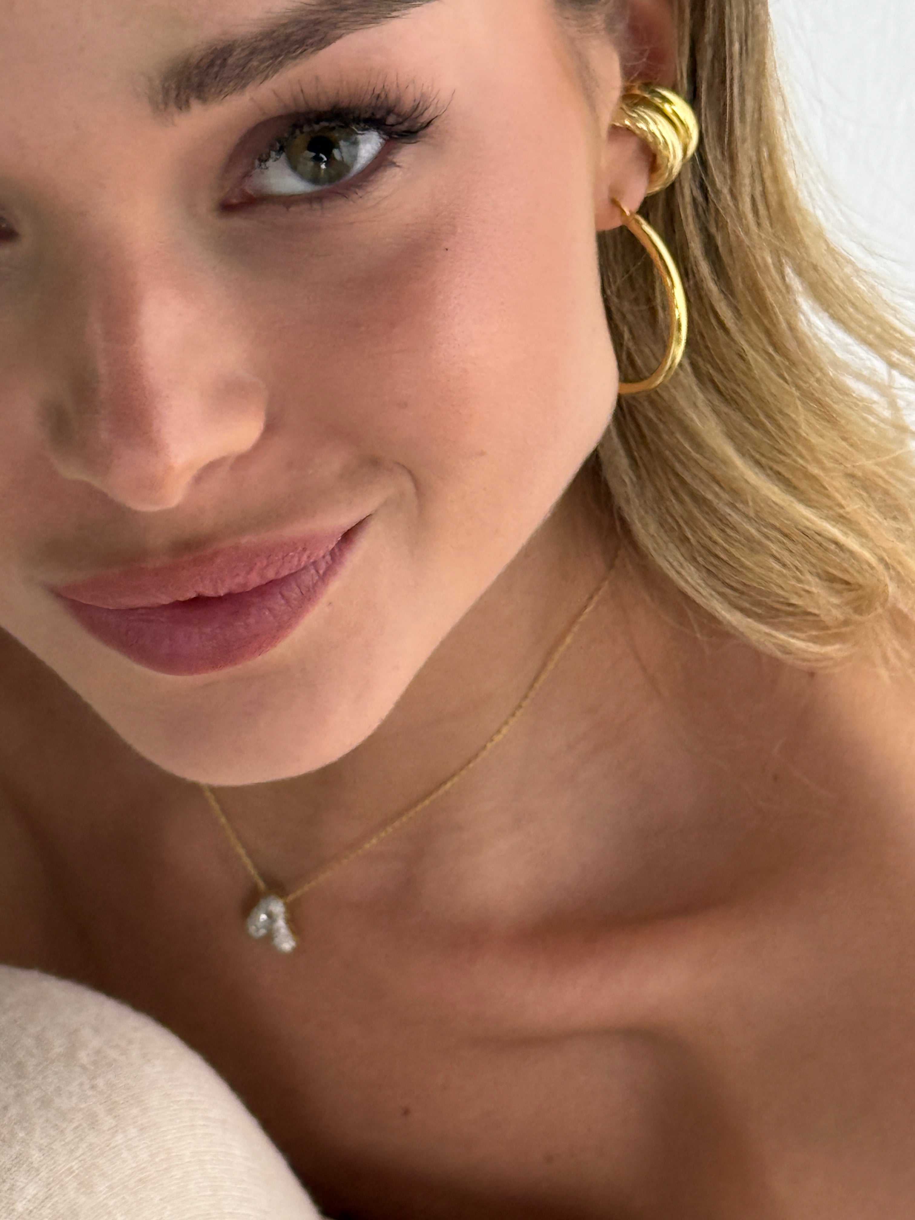 Becca Mikro Harf Kolye