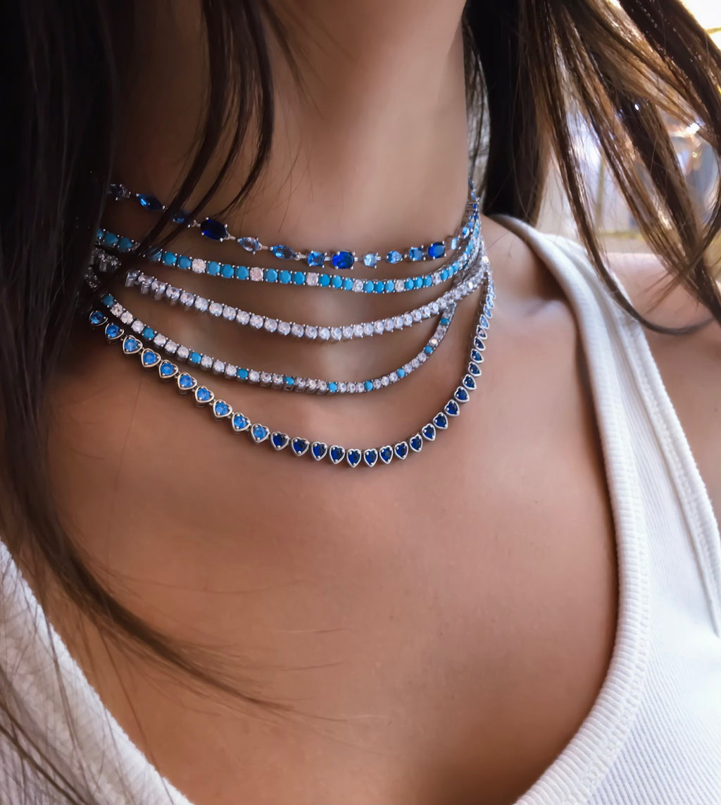 قلادة لورا ثلاثية الرؤوس على شكل ممر مائي