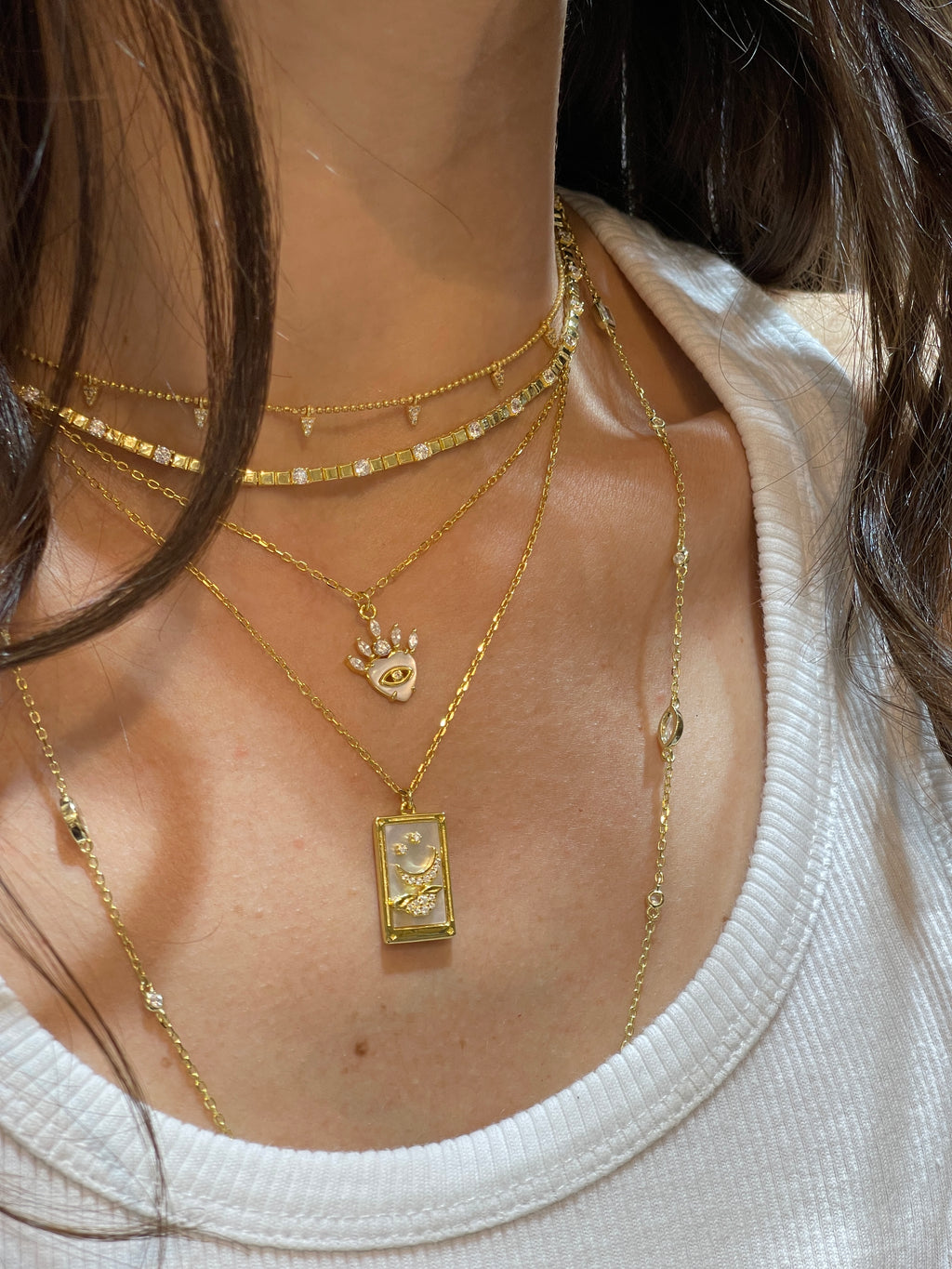 قلادة الرموش لورا 1