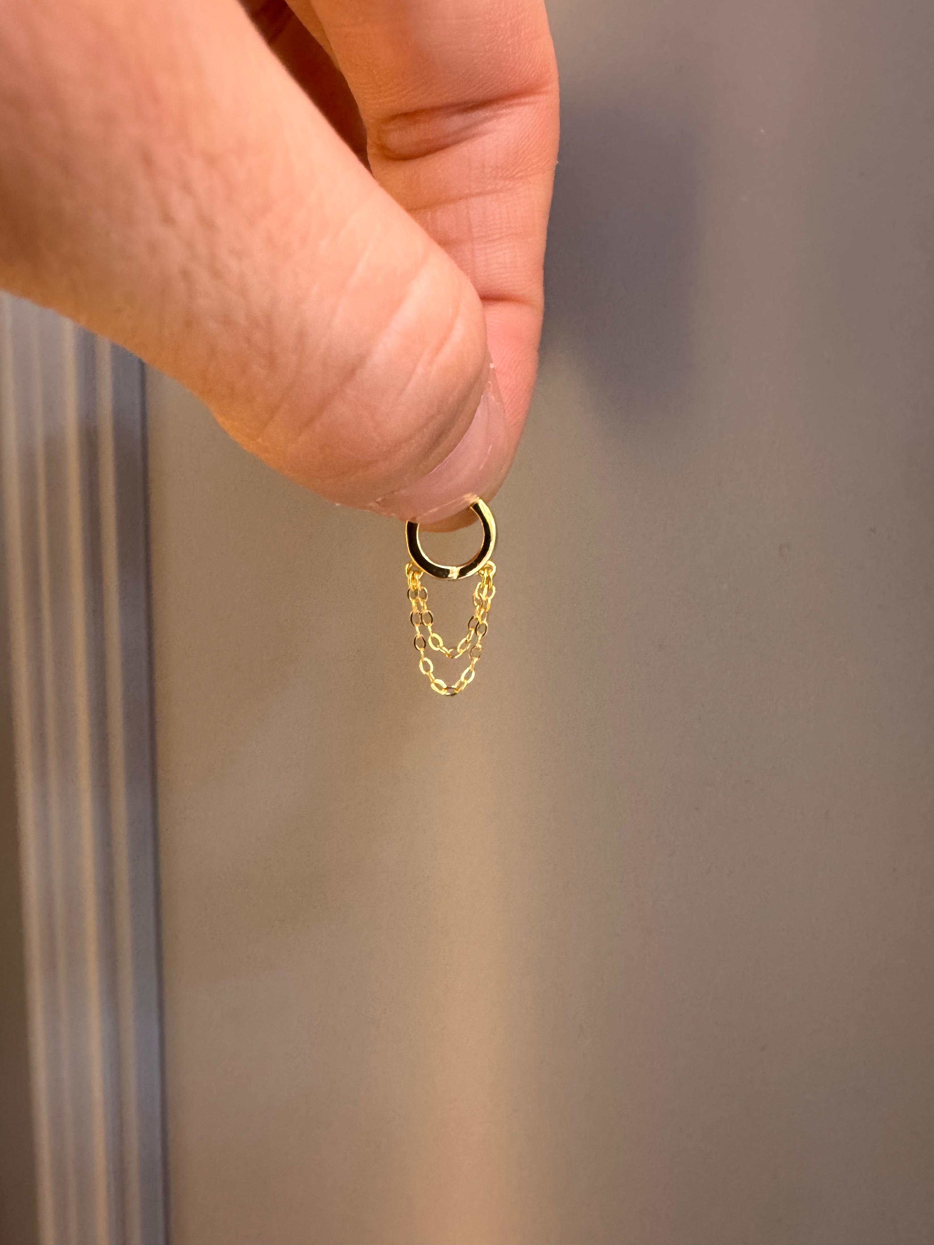 Leonie Minimal Zincir detayli Gümüş Küpe