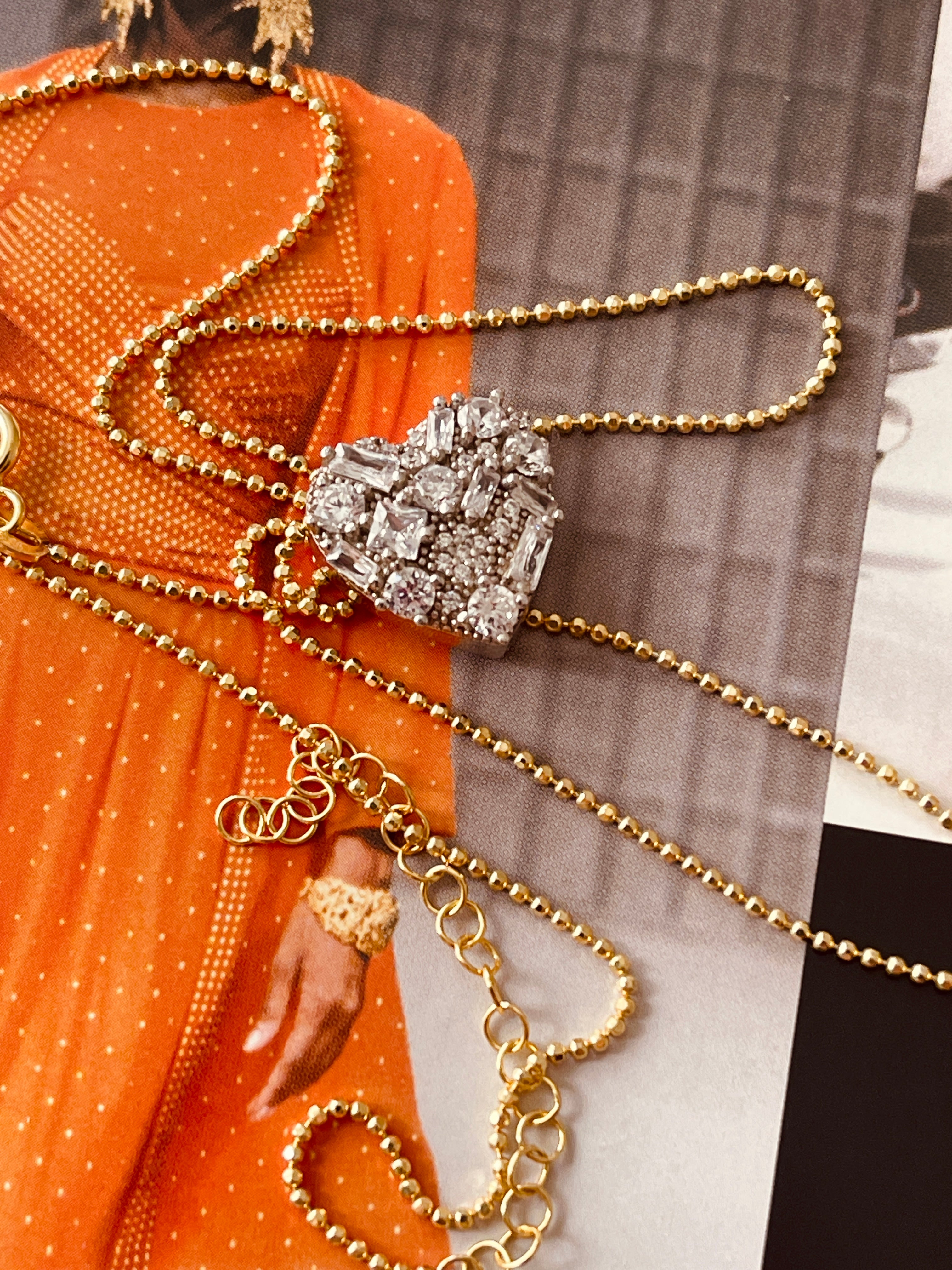 قلادة مارتا روك على شكل قلب