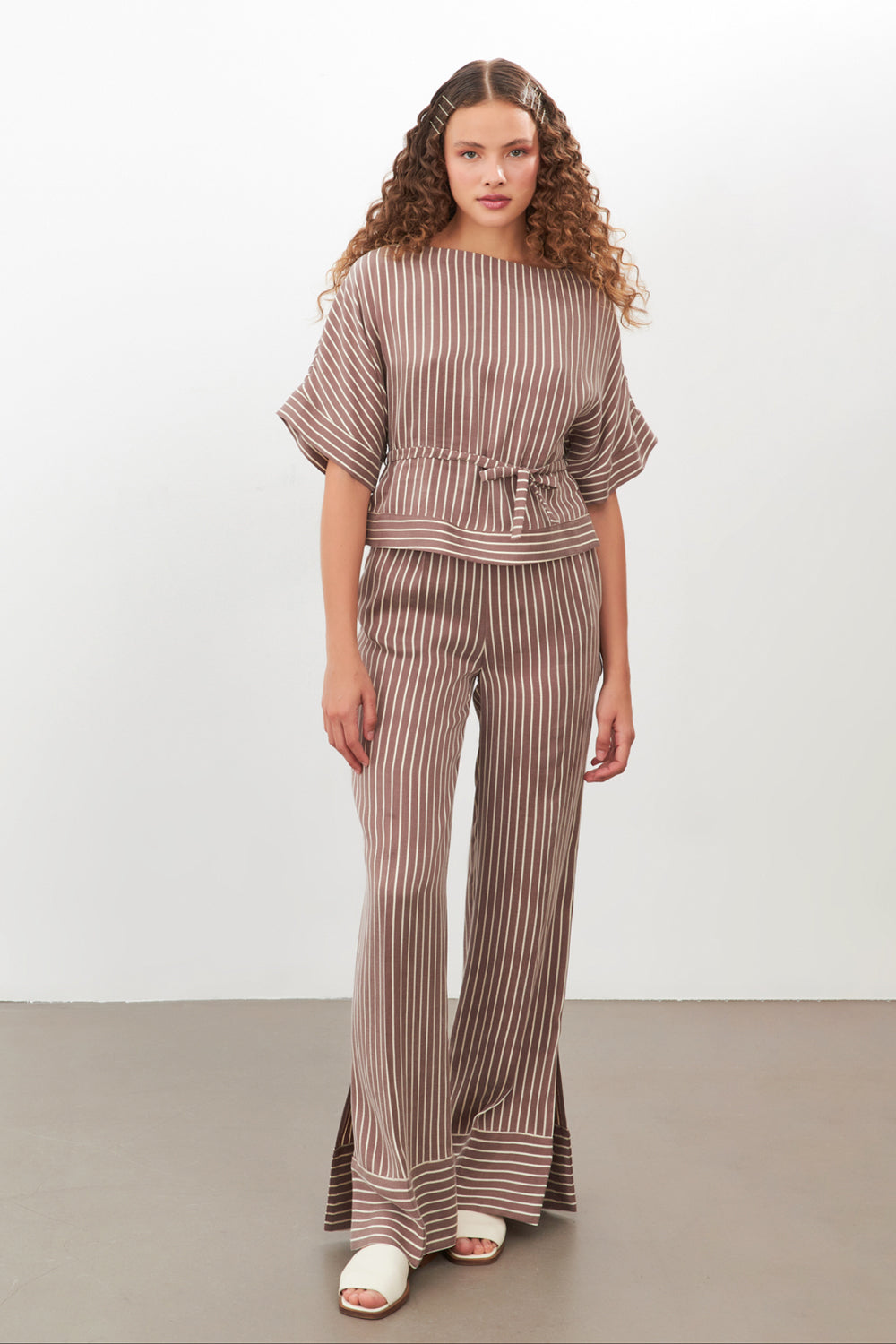 Kahverengi Çizgili Takım