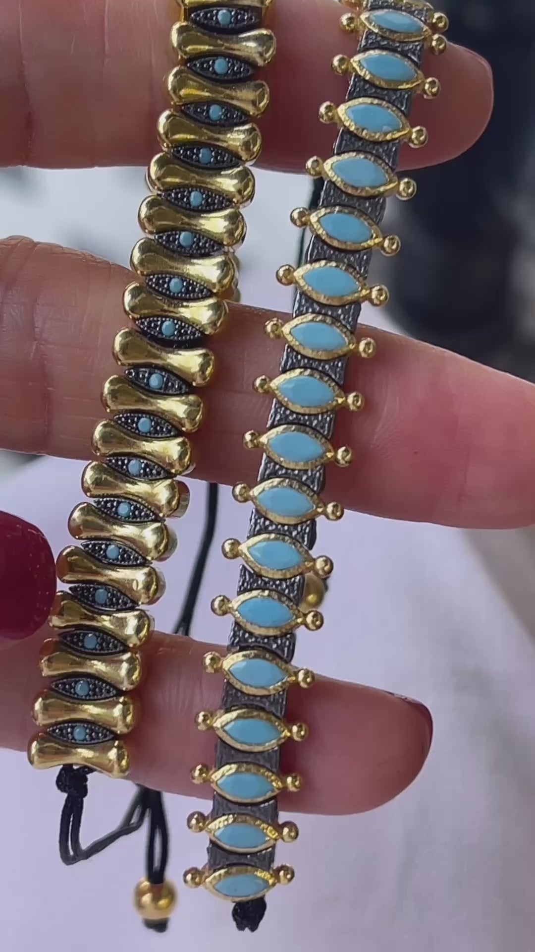 سوار عين سانتوريني