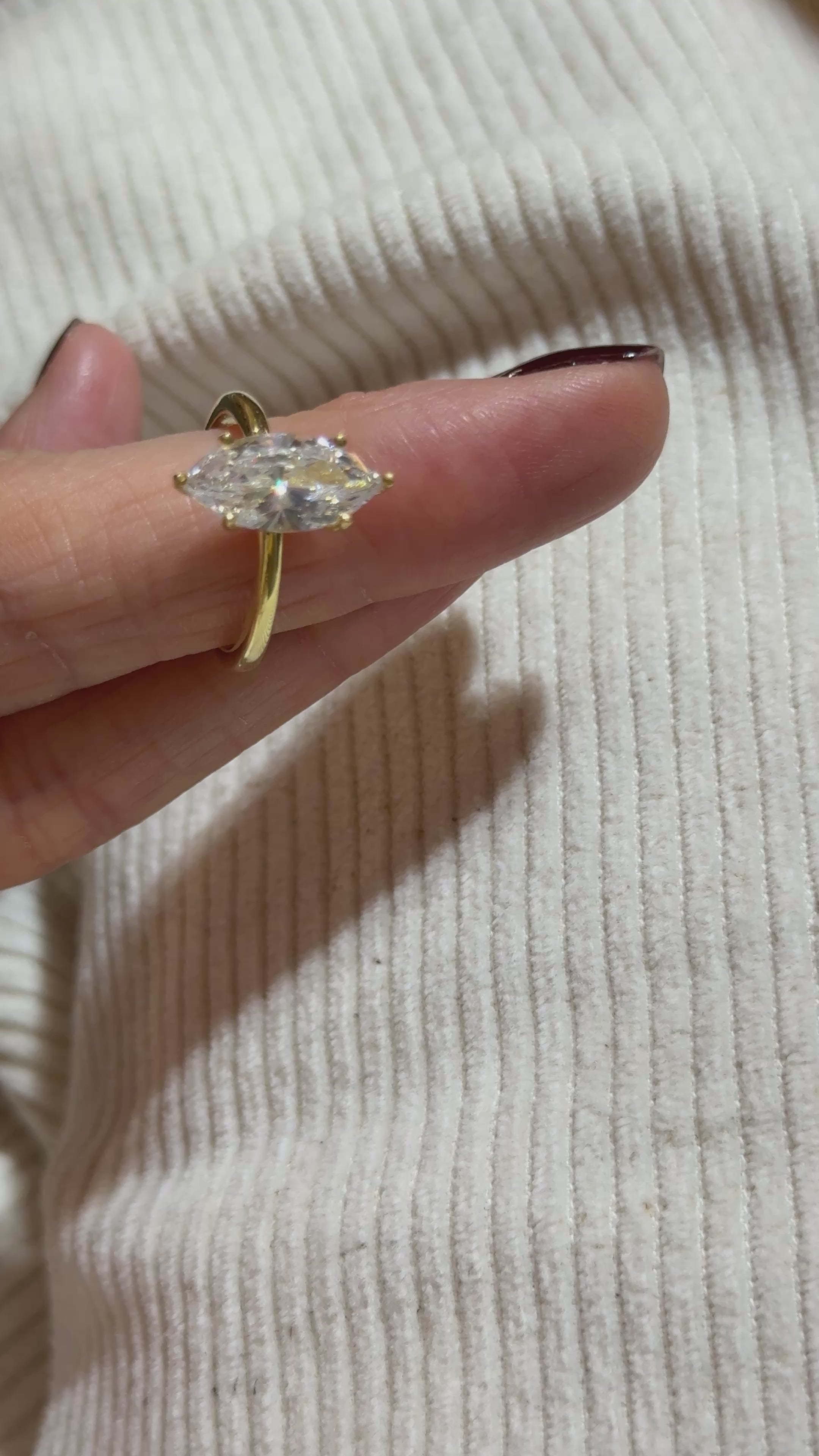 Carla Markiz Kesim Yüzük