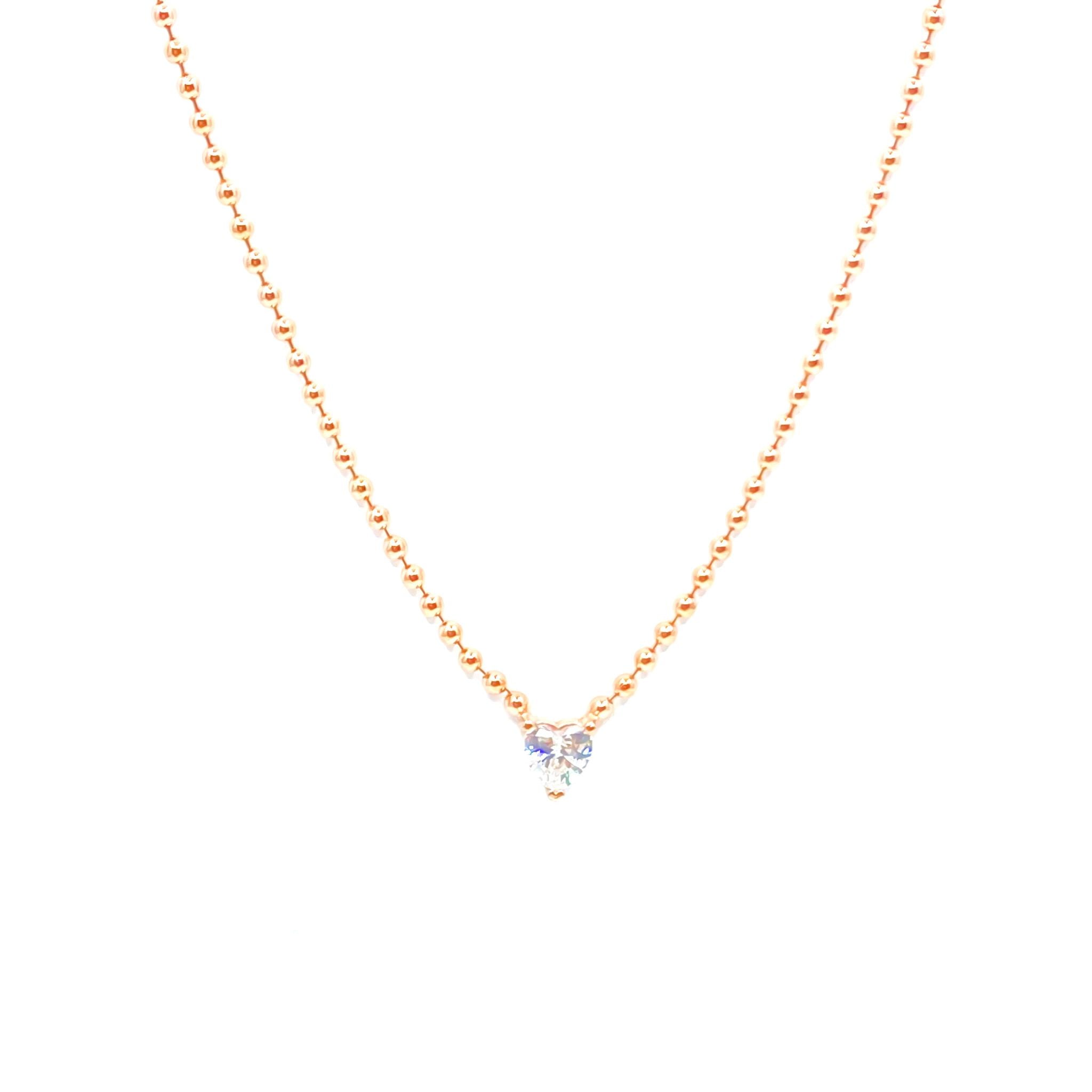 قلادة على شكل قلب وكرة