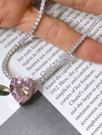 قلادة على شكل قلب وردي على شكل حرف X