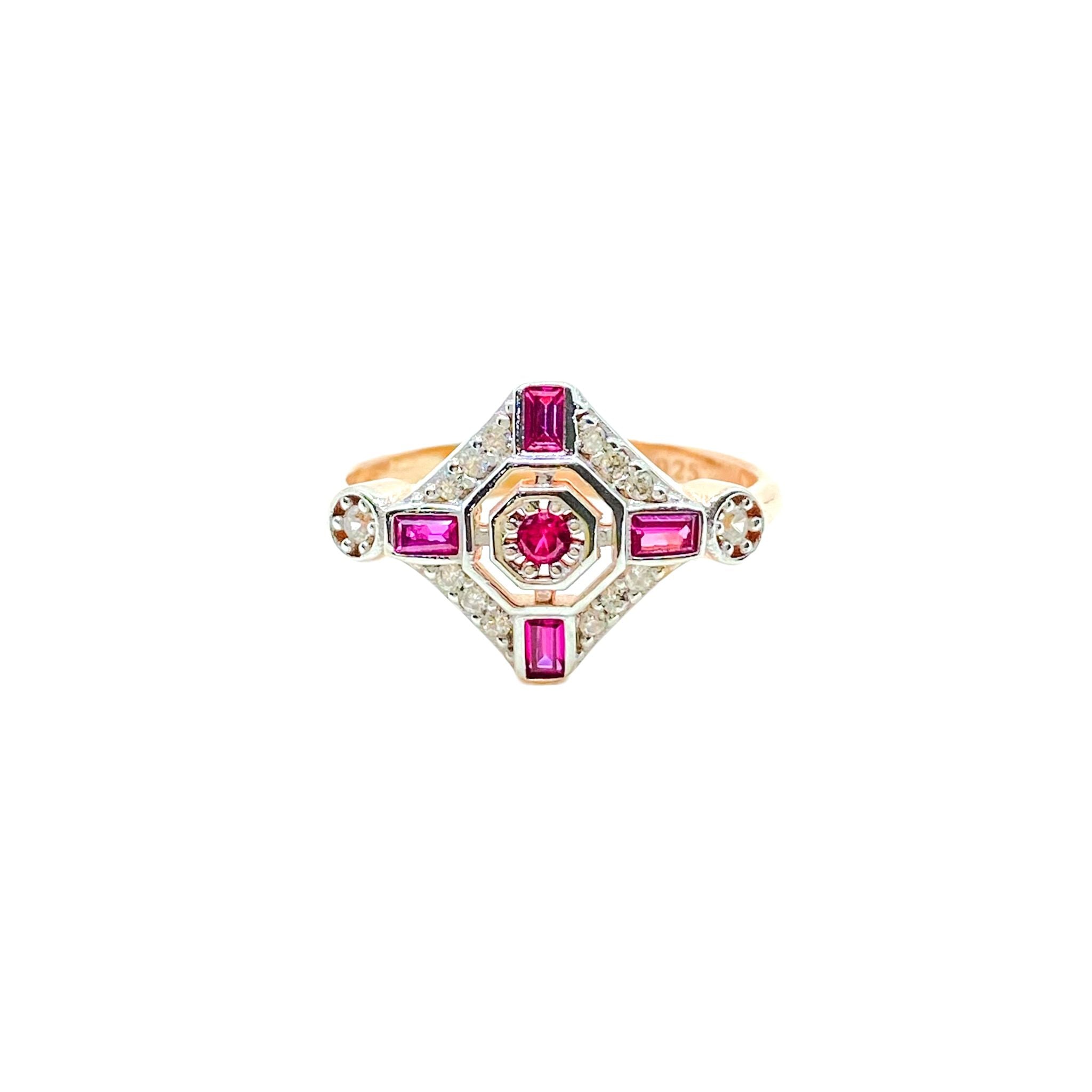 Glorya Fuchsia Trian Ring