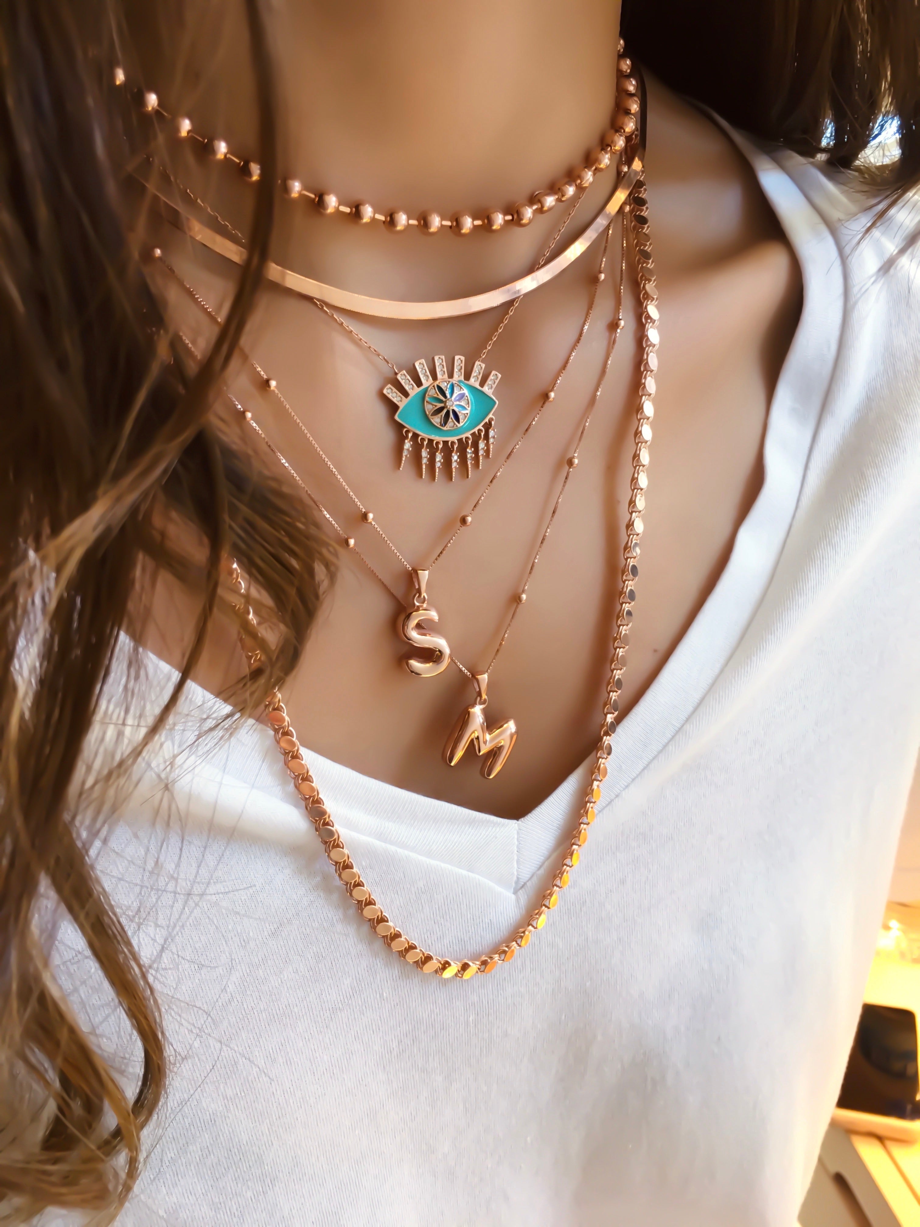 قلادة حرف القنبلة