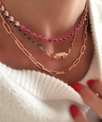 قلادة على شكل قلب من الياقوت بألوان متدرجة