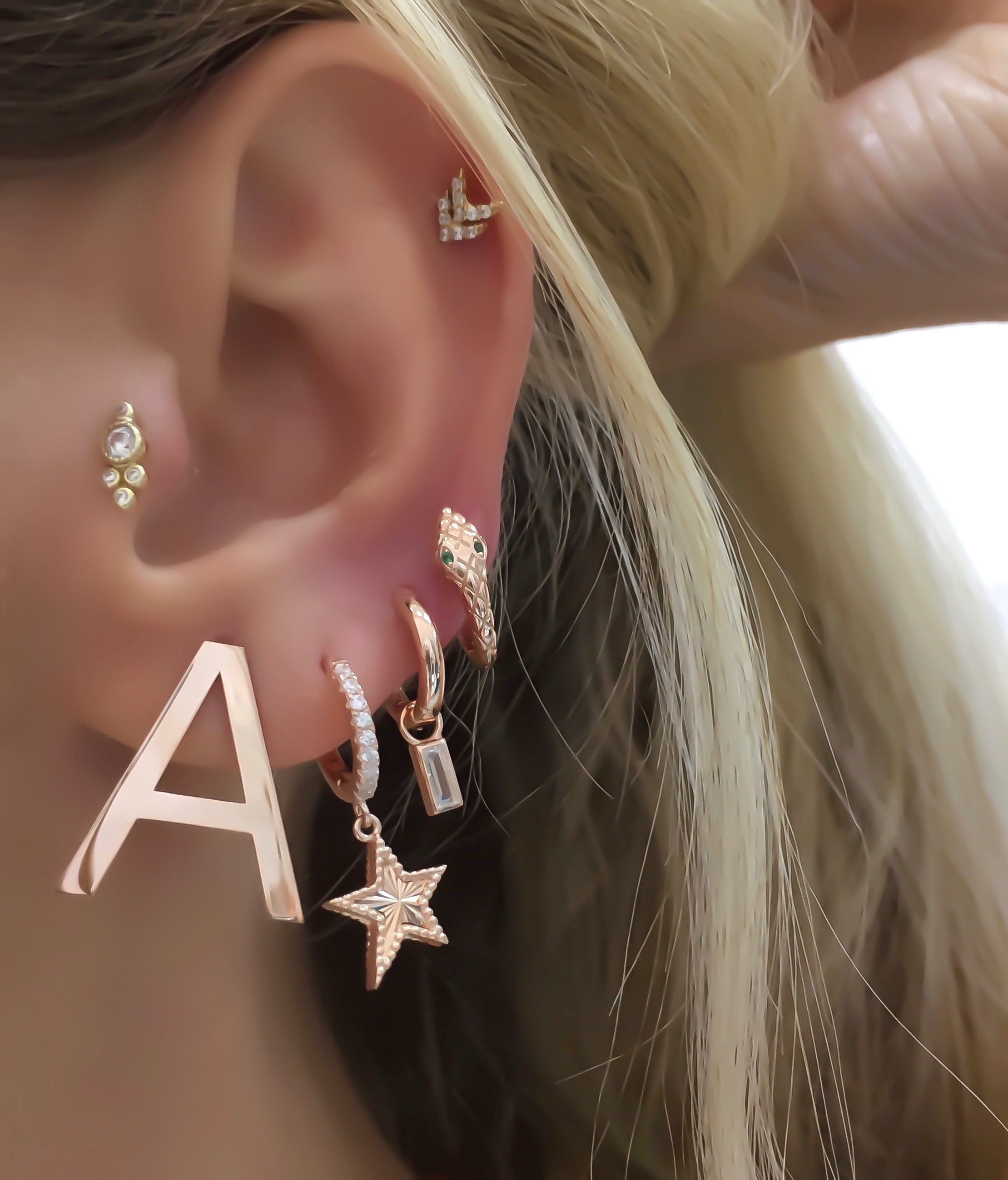 Letter Pin Large Earring 2 cm (Please specify the letter details in the notes section)