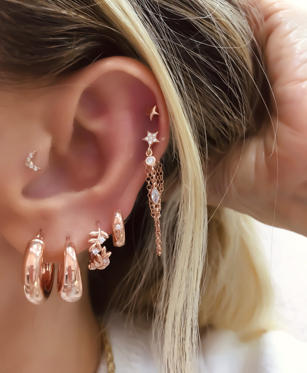 أقراط دائرية سميكة