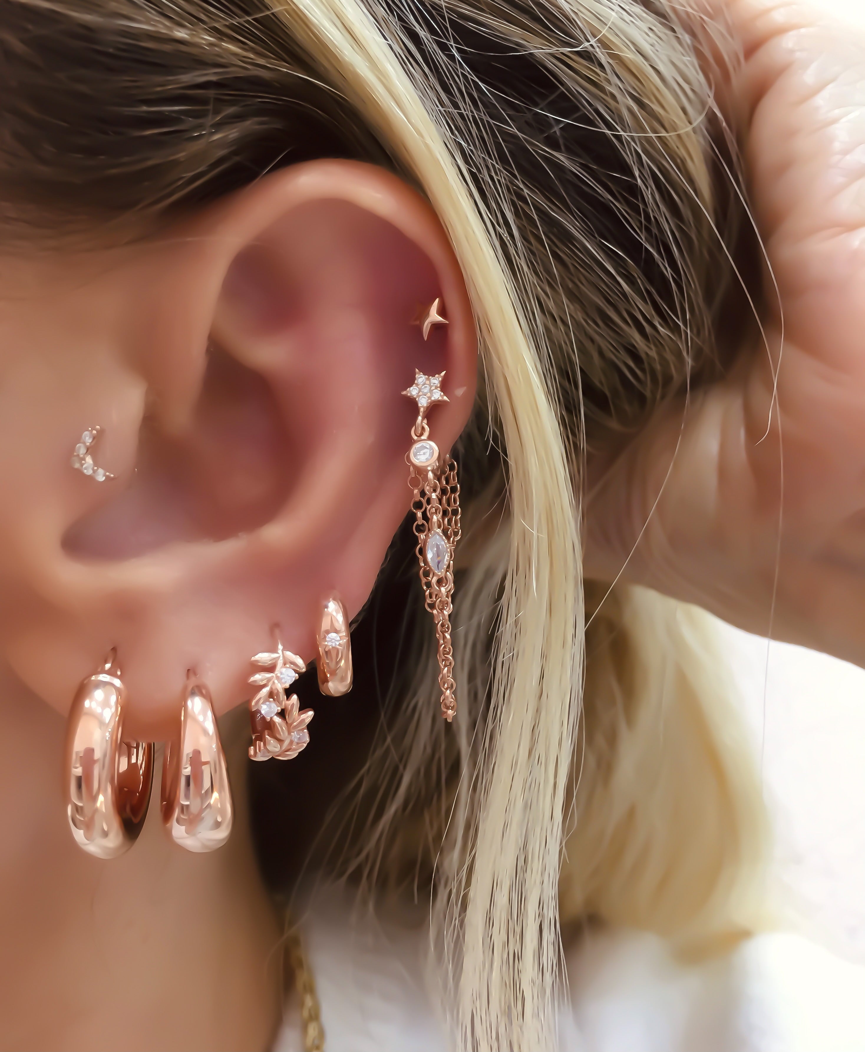 أقراط دائرية سميكة