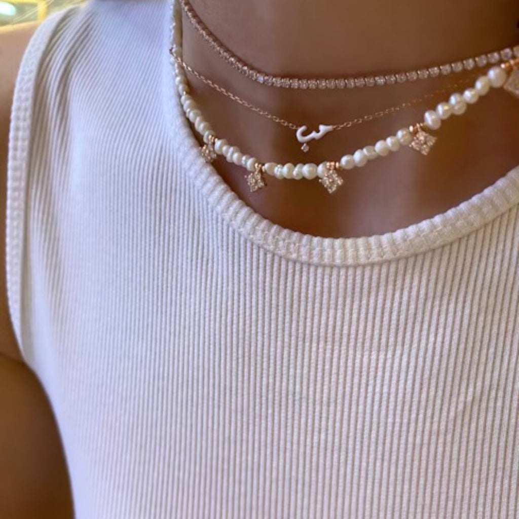 قلادة الحب المطلية بالمينا الدقيقة