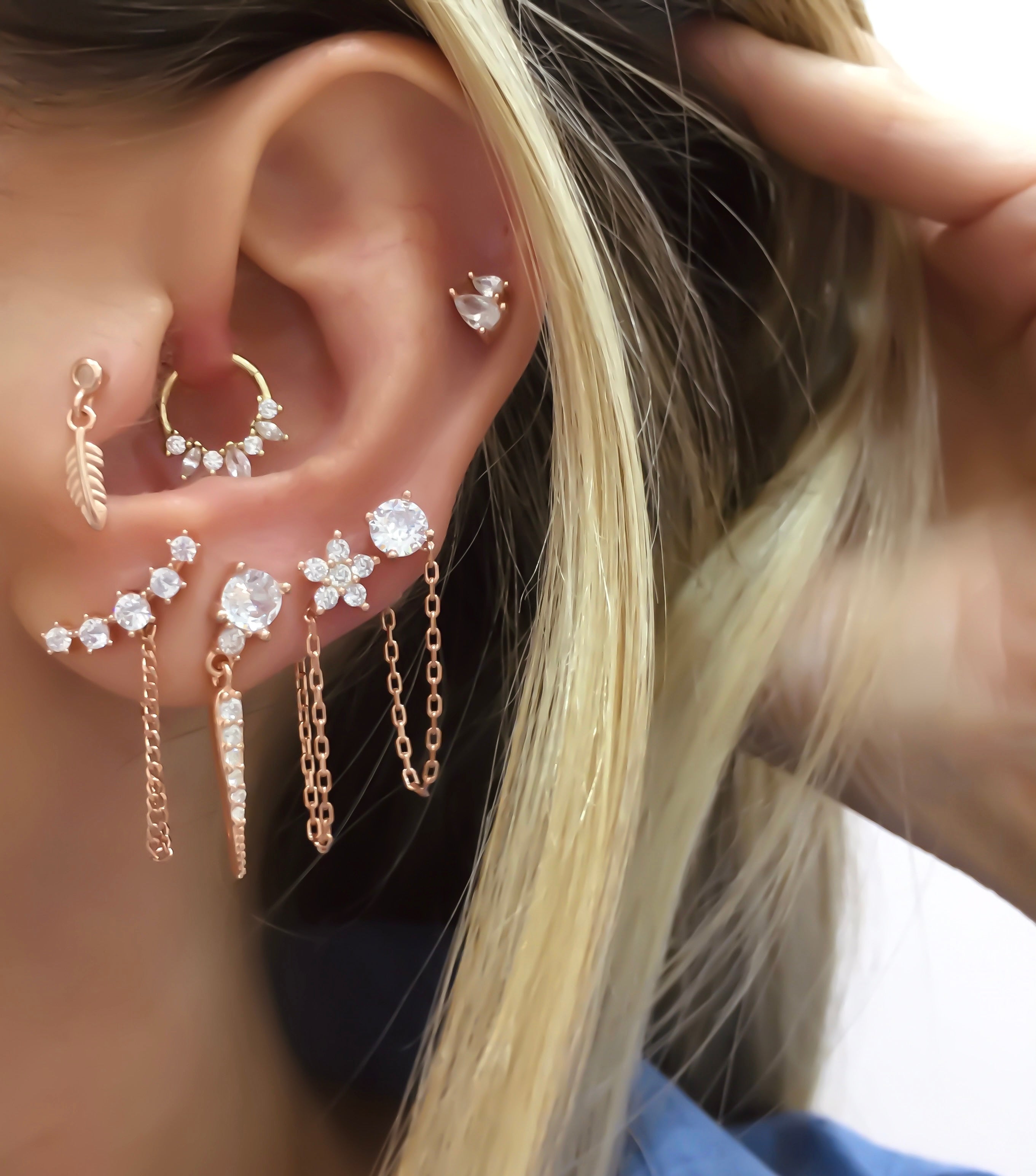 Esse Solitaire Short Chain Earrings