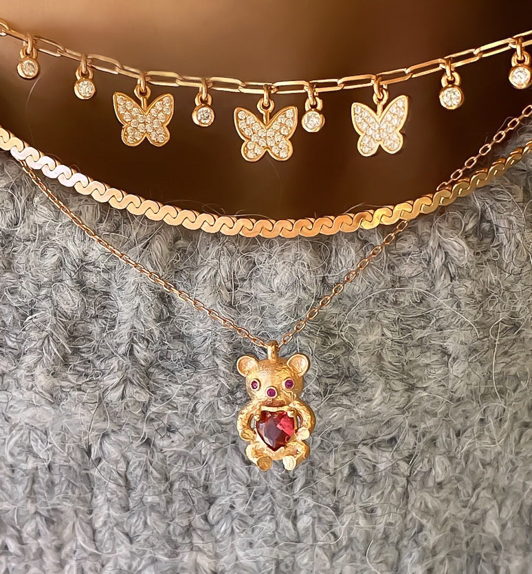 قلادة الفراشة كاري