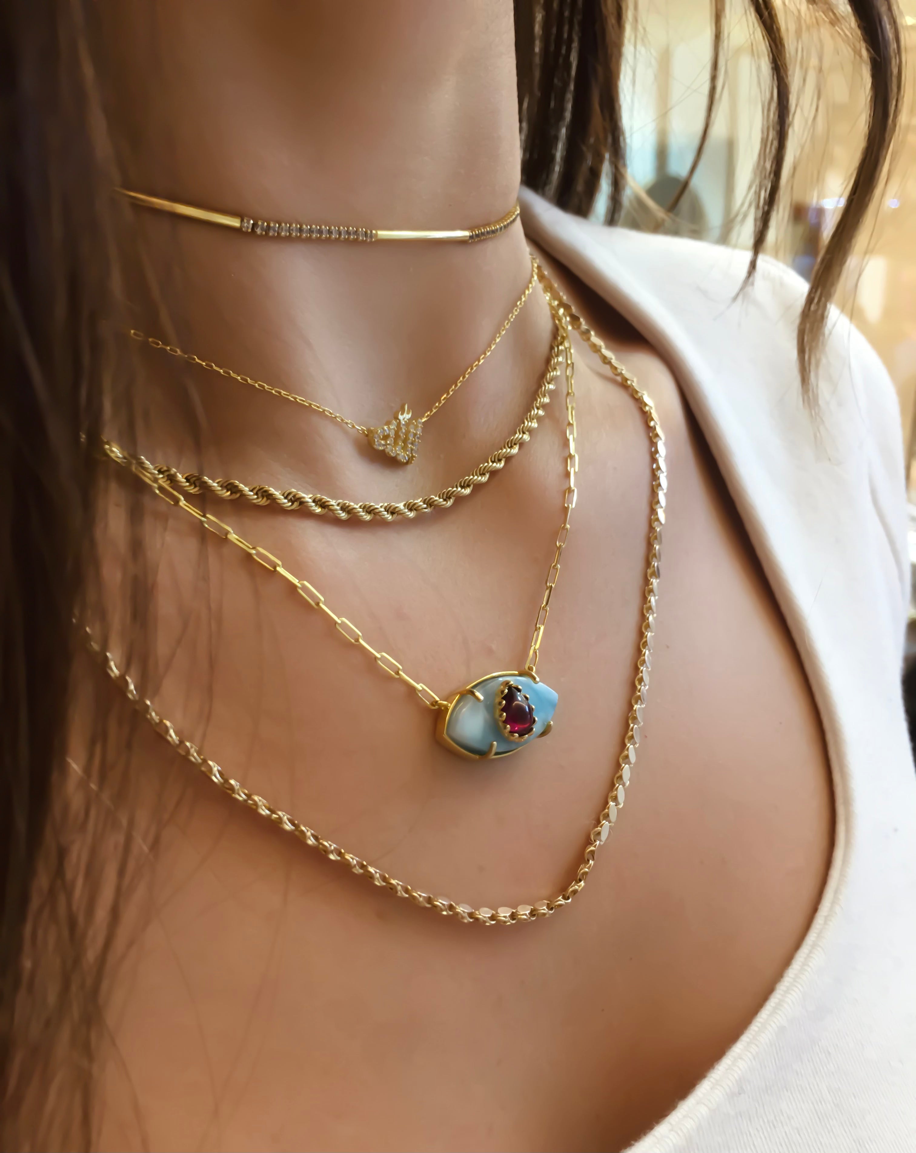 قلادة بيانكا ذات العين الفيروزية