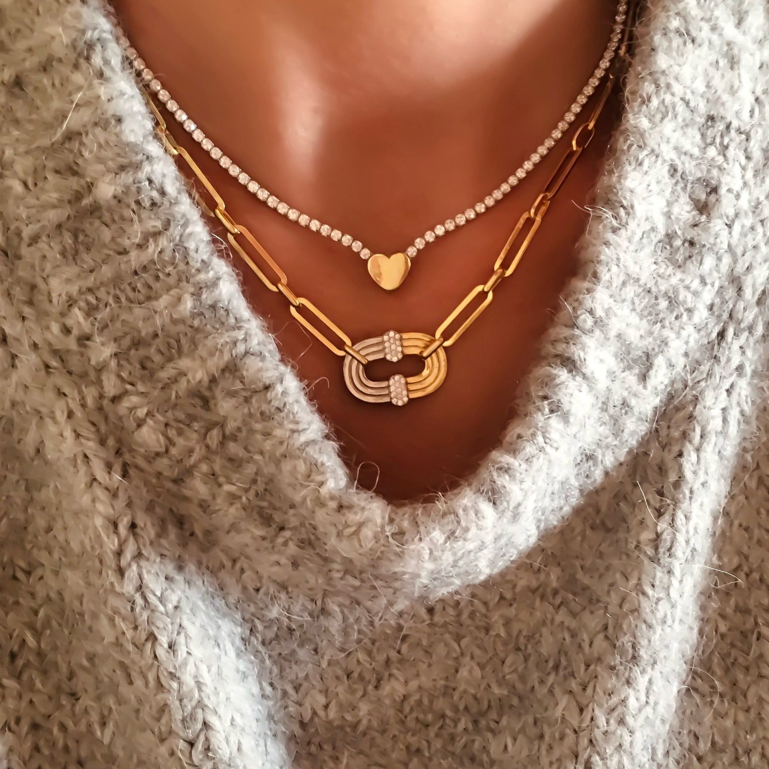 قلادة تنس على شكل قلب بلونين