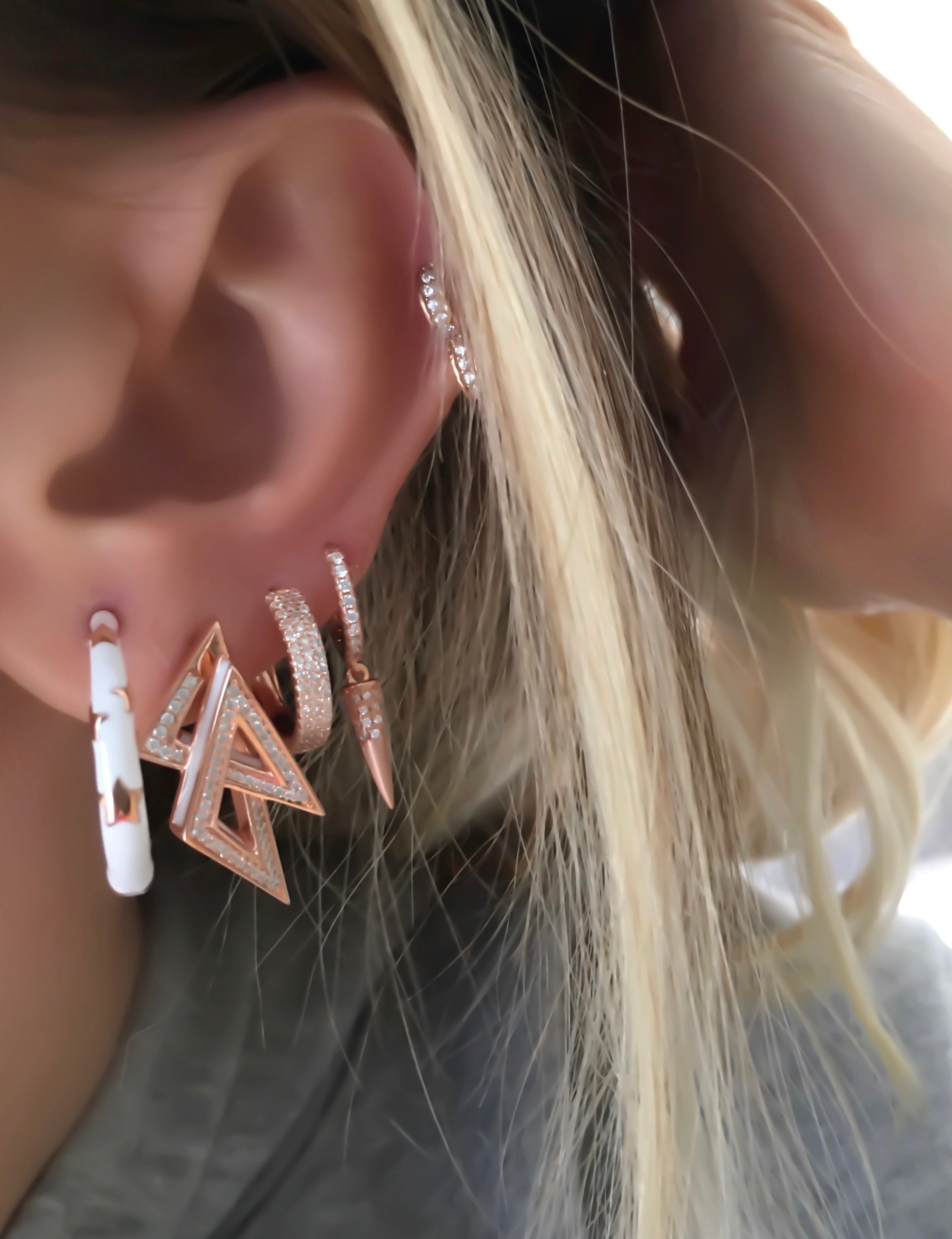 1,5 cm Beyaz Taşlı Halka Küpe