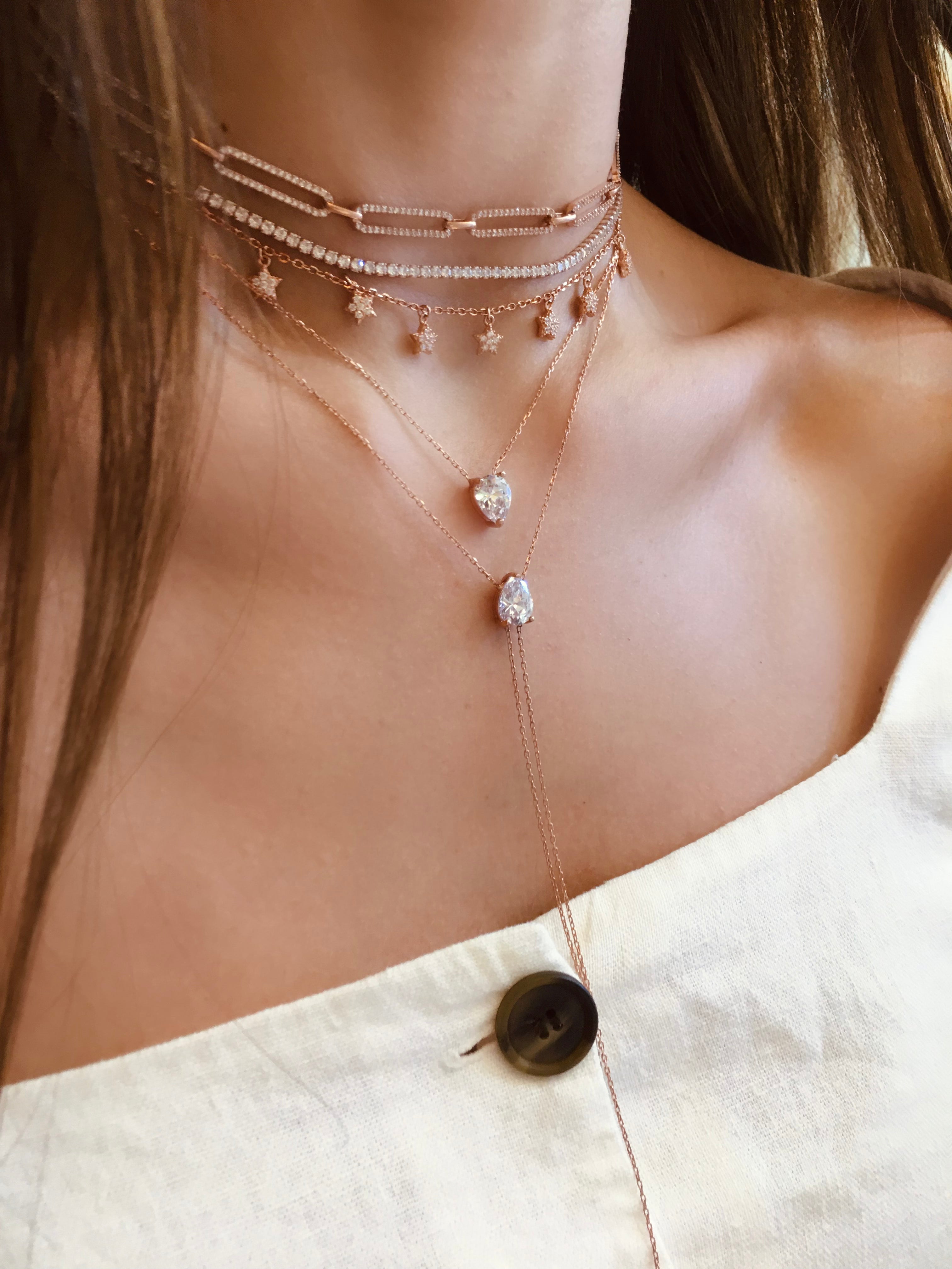 قلادة إشبيلية المتدلية