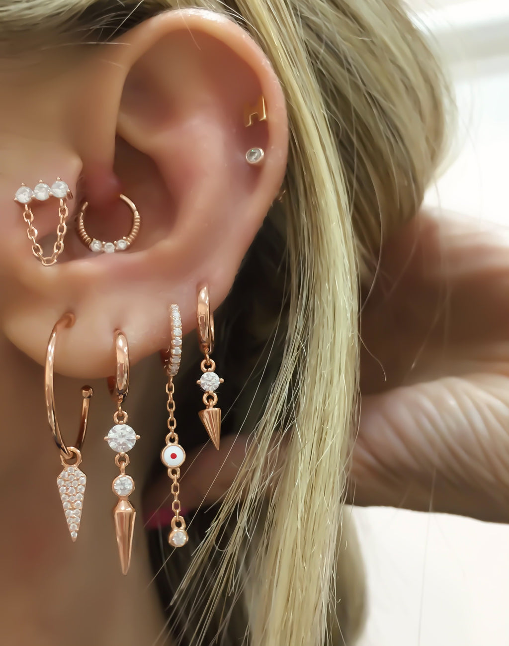 ثقب ليندا ديا الثلاثي