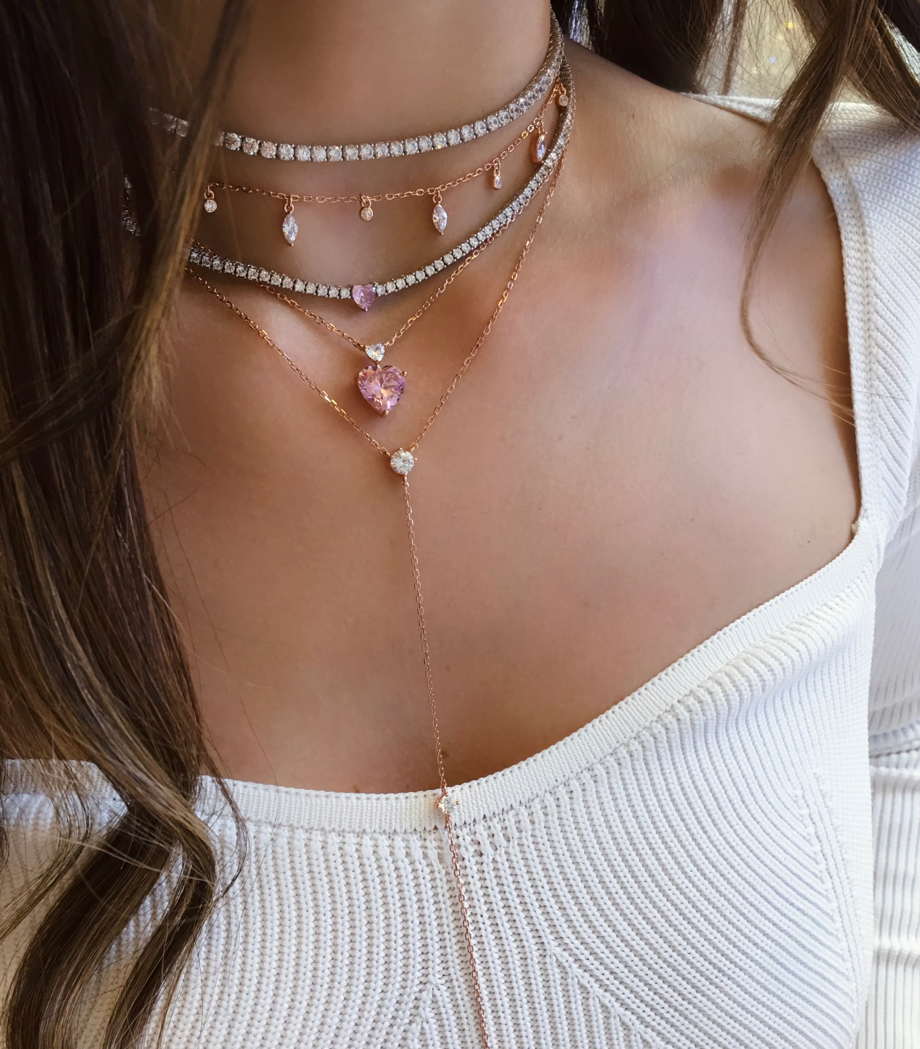 قلادة لورا هارت المائية