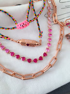 قلادة على شكل قلب من الياقوت بألوان متدرجة