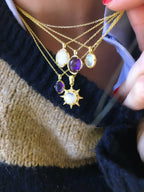 قلادة جينا البيضاوية على شكل حرف S